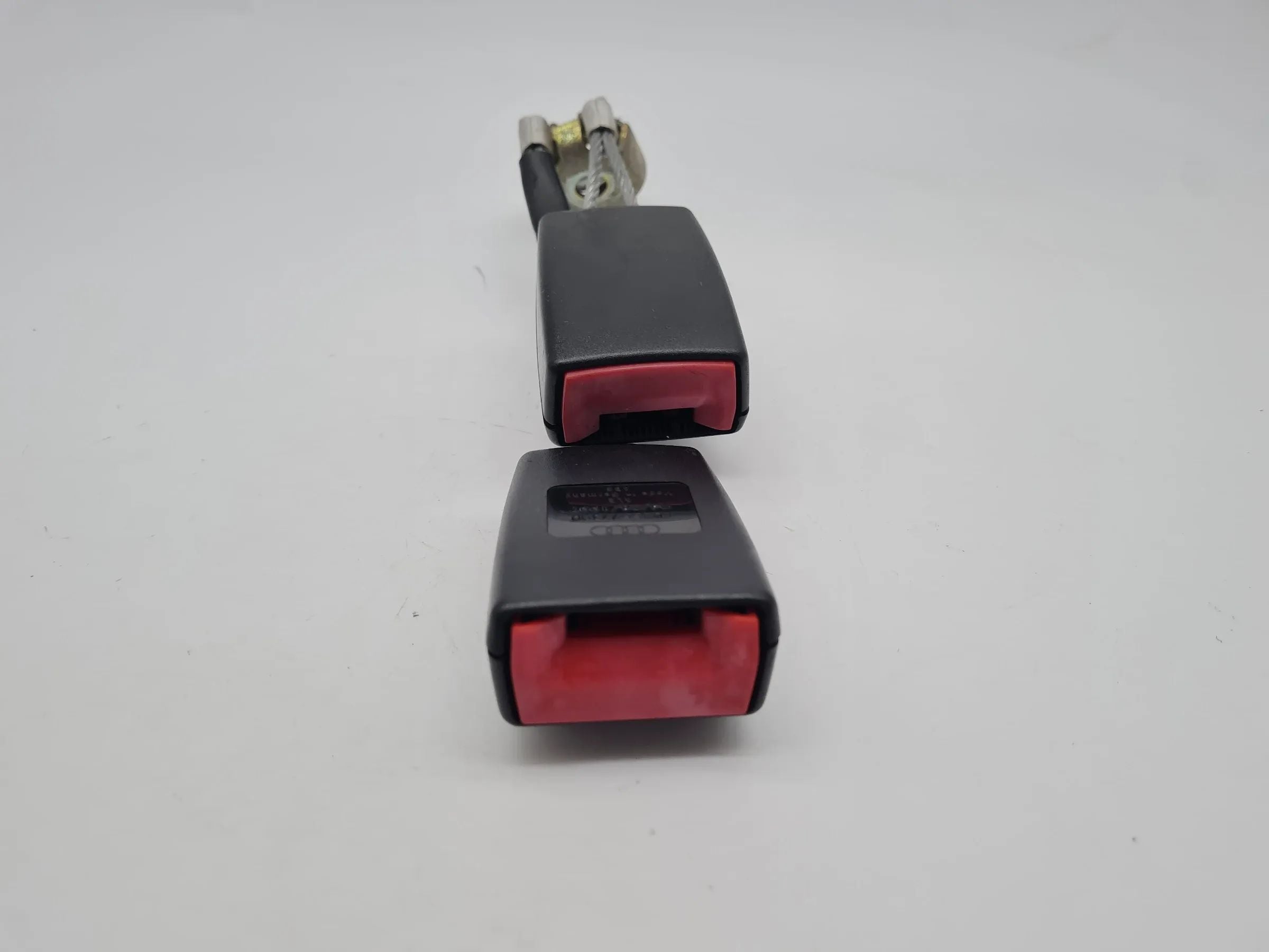 Original Audi A6 (4B2/4B4) Gurtschloss Gurt Hinten Links 4D0857739D
