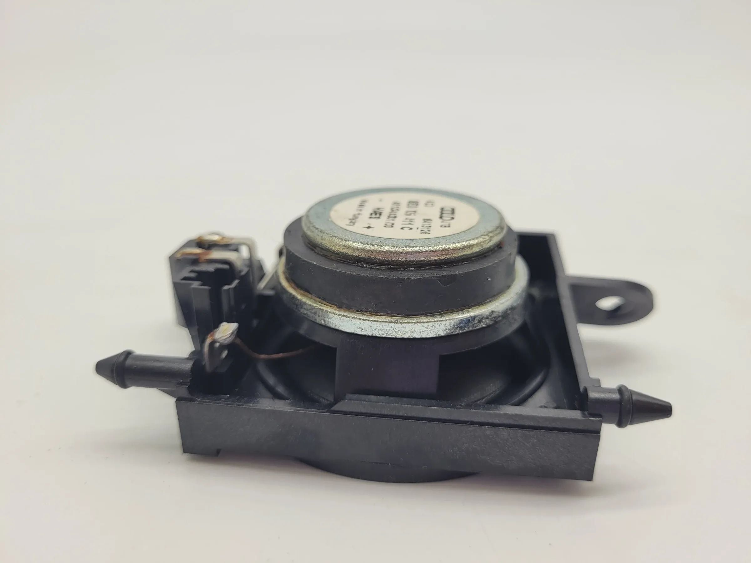 Original Audi A4 (8E/B6/B7) Lautsprecher Armaturenbrett 8E0035411C
