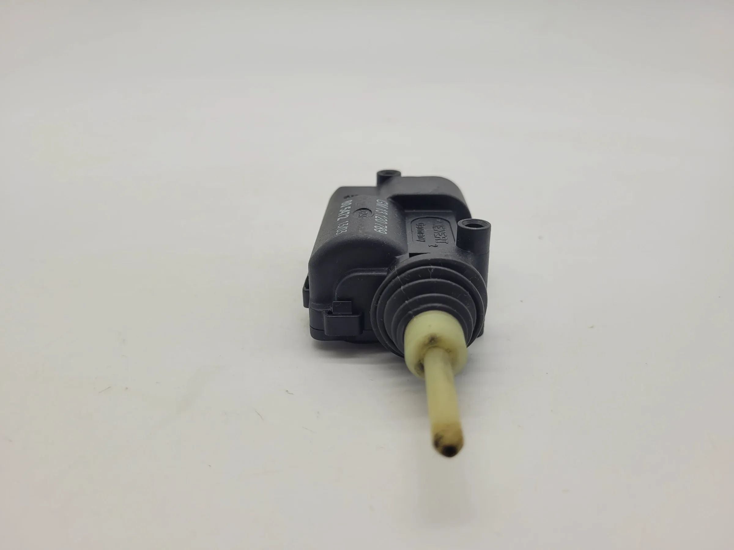 Original Opel Meriva A (X03) Stellmotor ZV Tanklappe 13120789