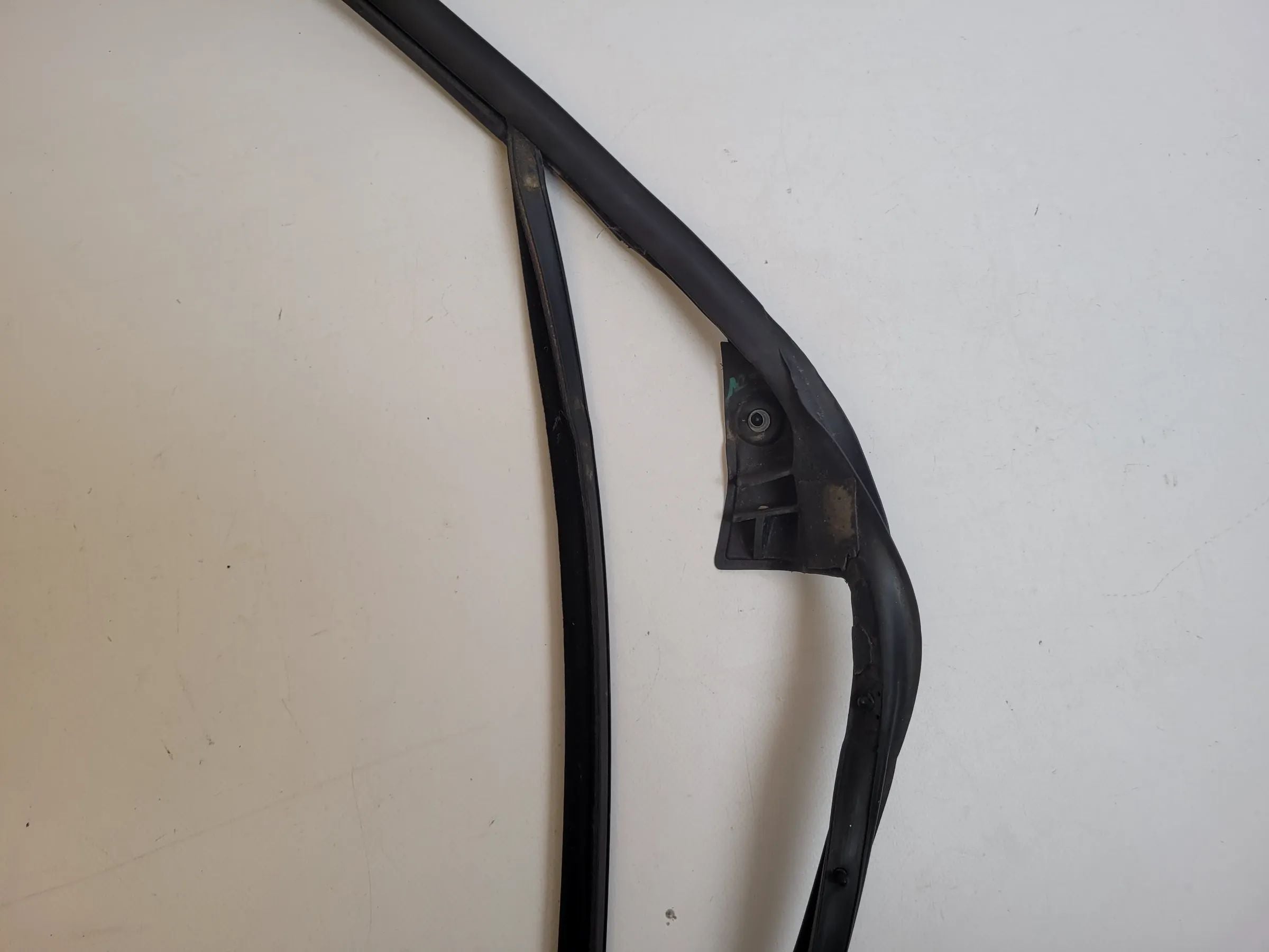Original Audi A6 (4B2/4B4) Fensterführung Dichtung Hinten Links 4B9839439