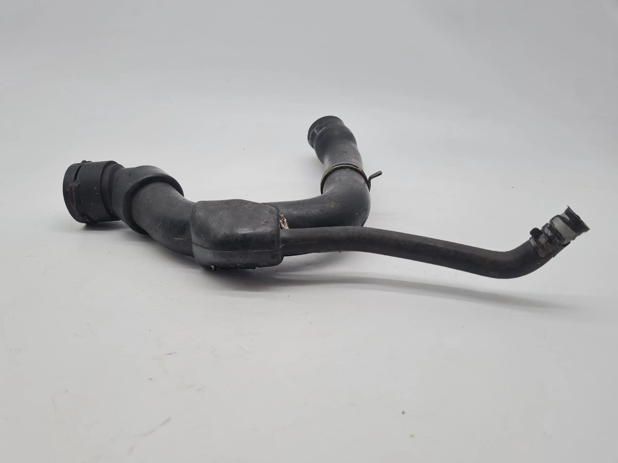 Original Audi A6 (4B2/4B4) 2.4 V6 Kühlerschlauch Kühlwasser 4B0121101C