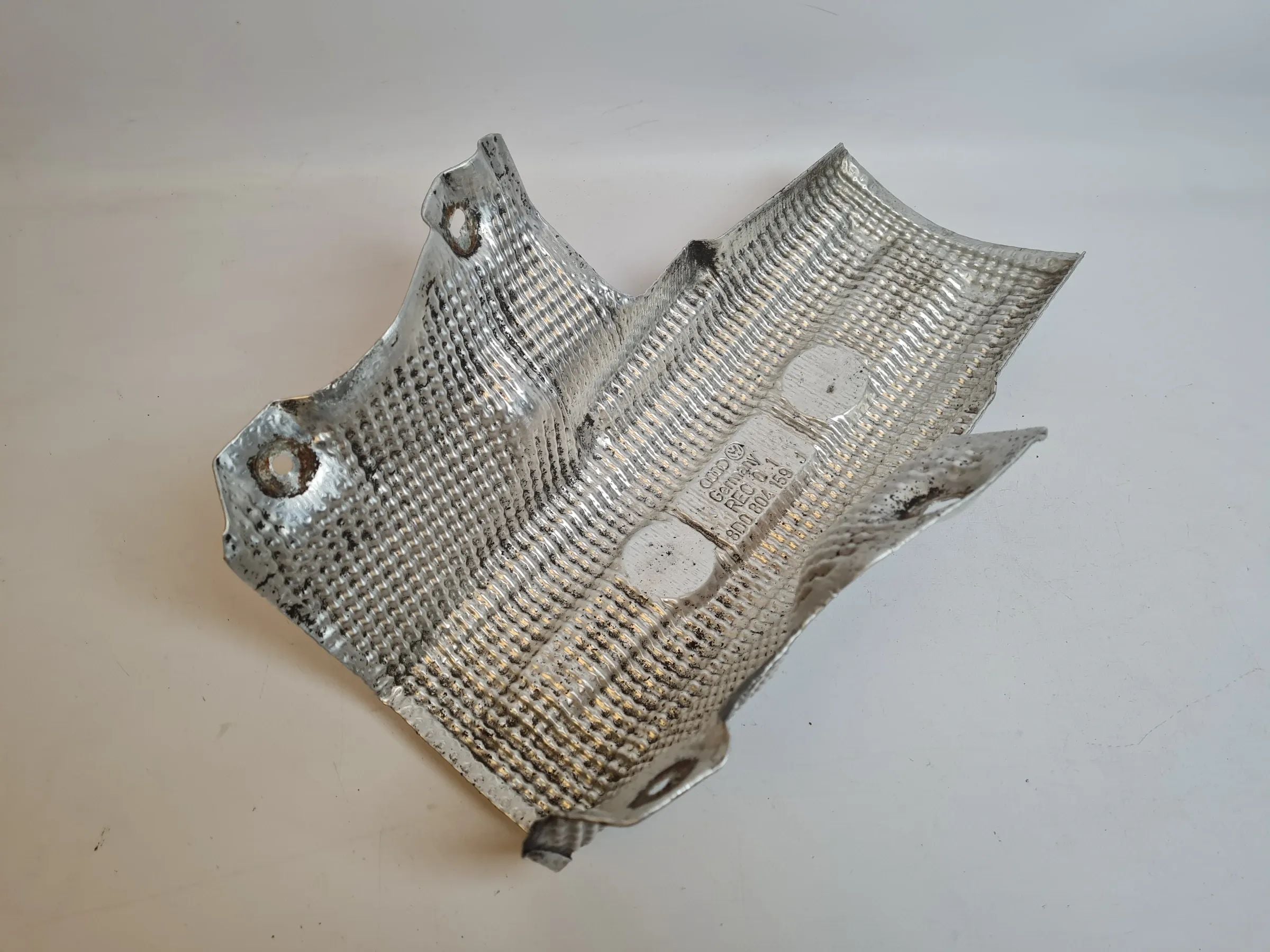 Original Audi A6 (4B2/4B4) Hitzeschutzblech Mittelstück Auspuff 8D0804159J
