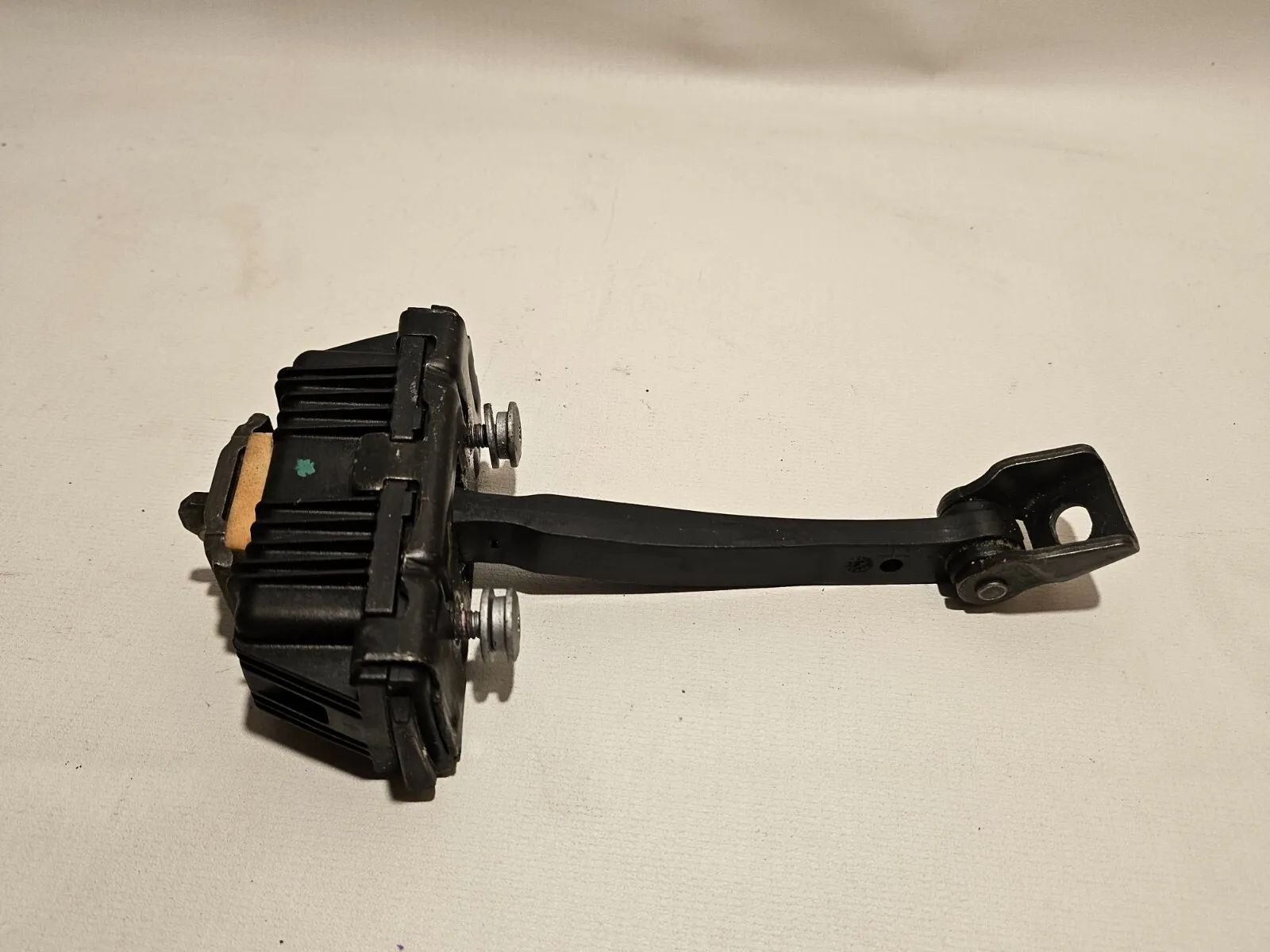 อะไหล่แท้ (OEM) สายกันประตูหลังซ้าย BMW 5 TOURING (E61) 525D 7033612
