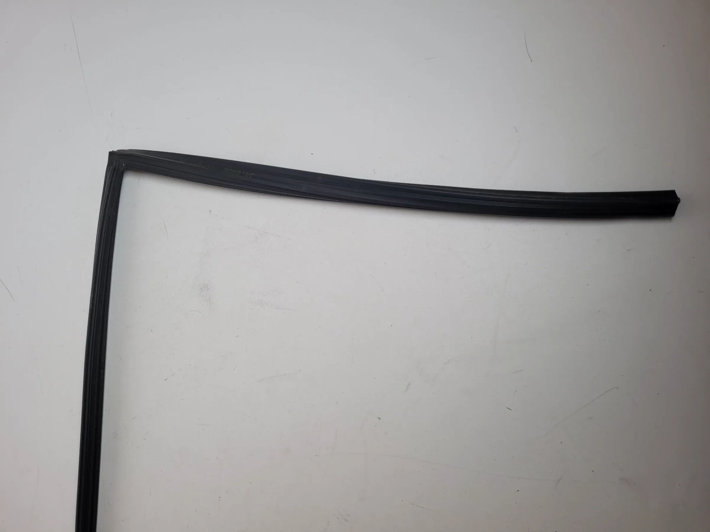 BMW 5er Touring E39 Dichtung Fensterführung Rechts Hinten Innen (Original)