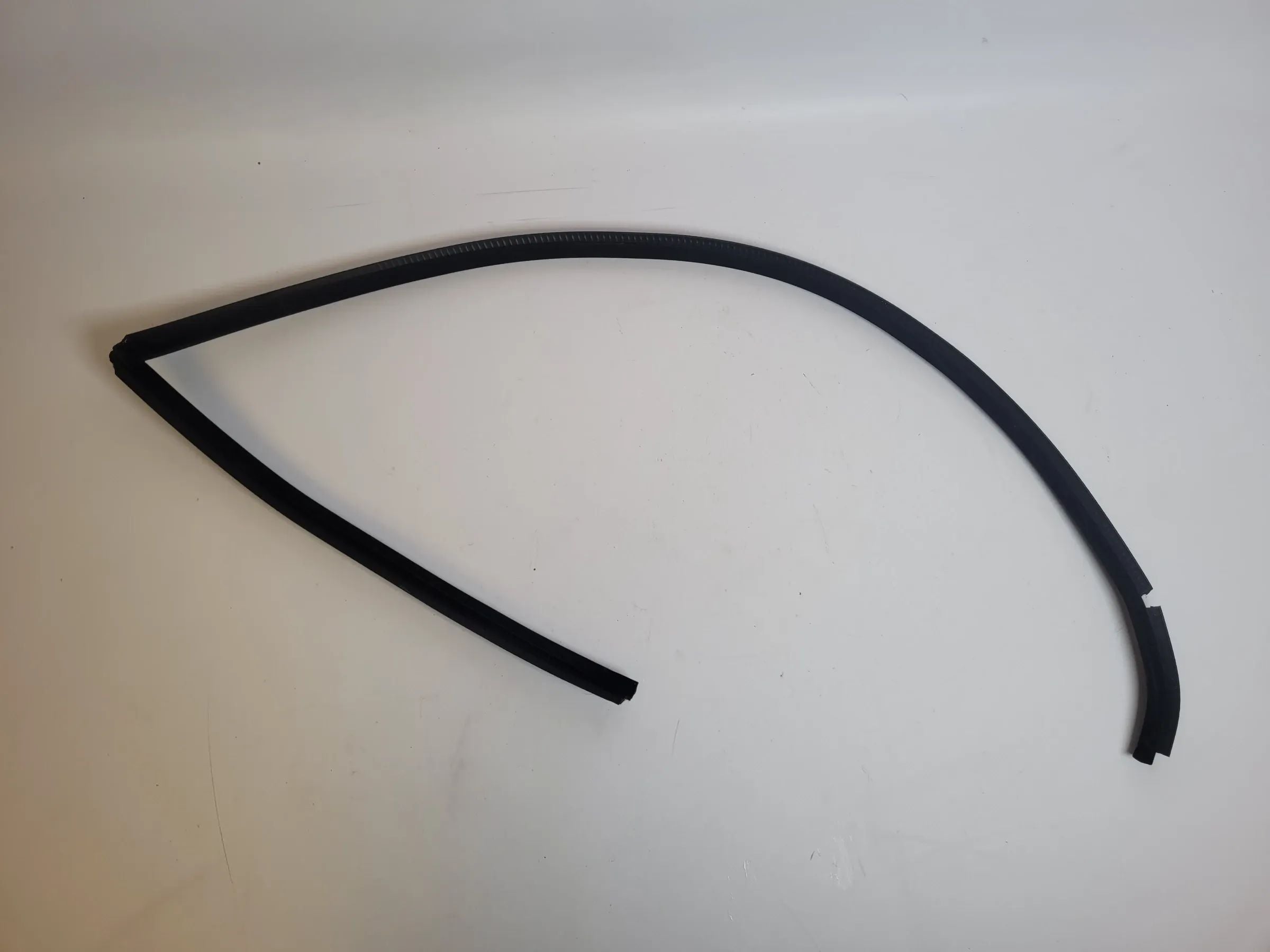 BMW 5er Touring E39 Dichtung Kofferaumfenster Rechts (Original)