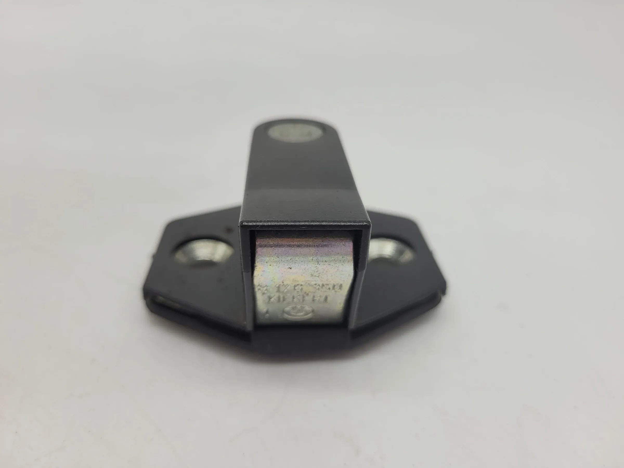 BMW 5er Touring E39 Schliesskeil Türschloss Fanghaken L/R V/H 8176350 Original