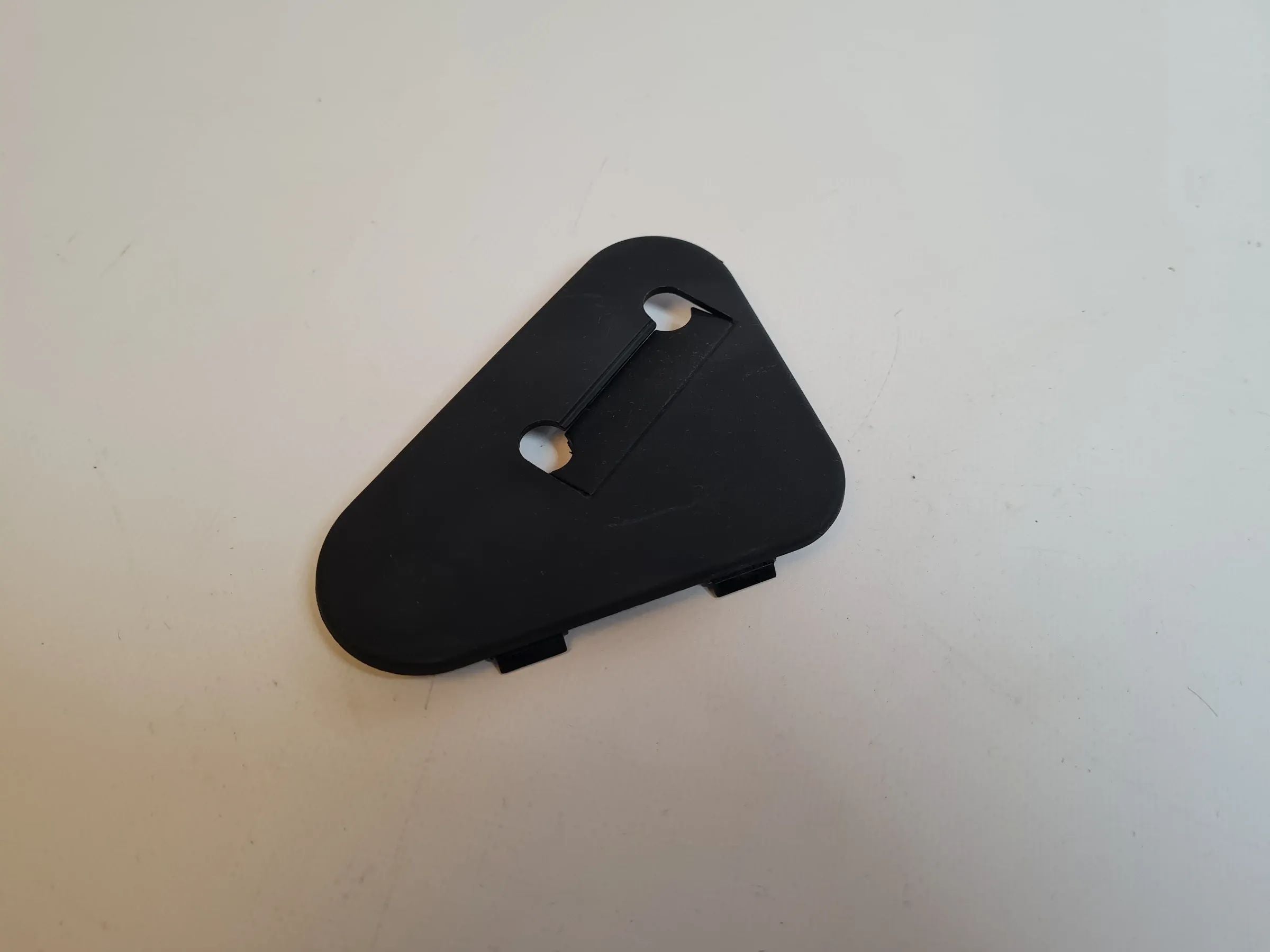 BMW 1/3 E81/E87/E91 Abdeckung Sitzlehnenbügel Links Hinten 6965051 (Original)