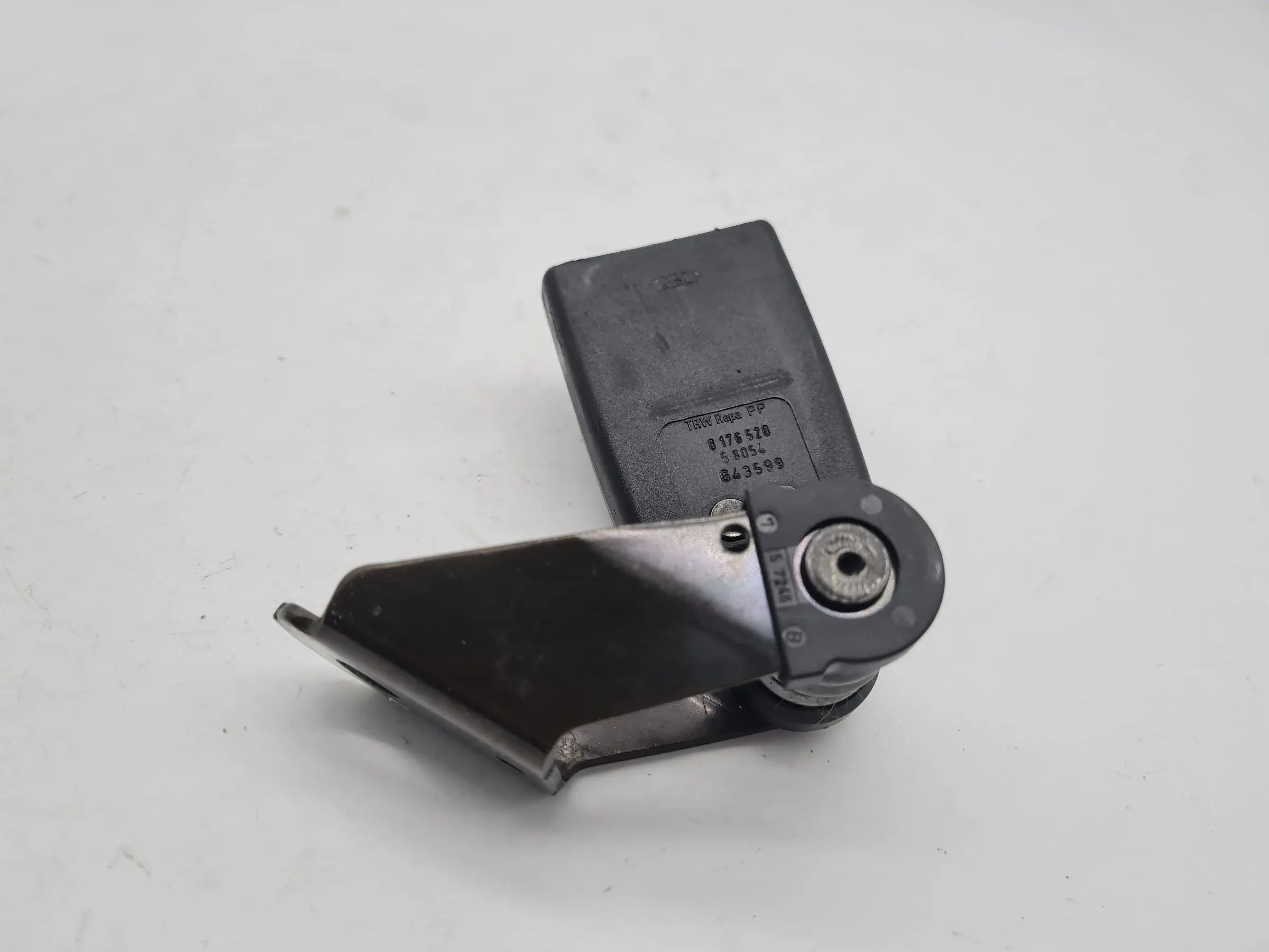 BMW 5er Touring E39 Gurtschloss Gurt Untergurt Hinten Rechts 8176520 Original