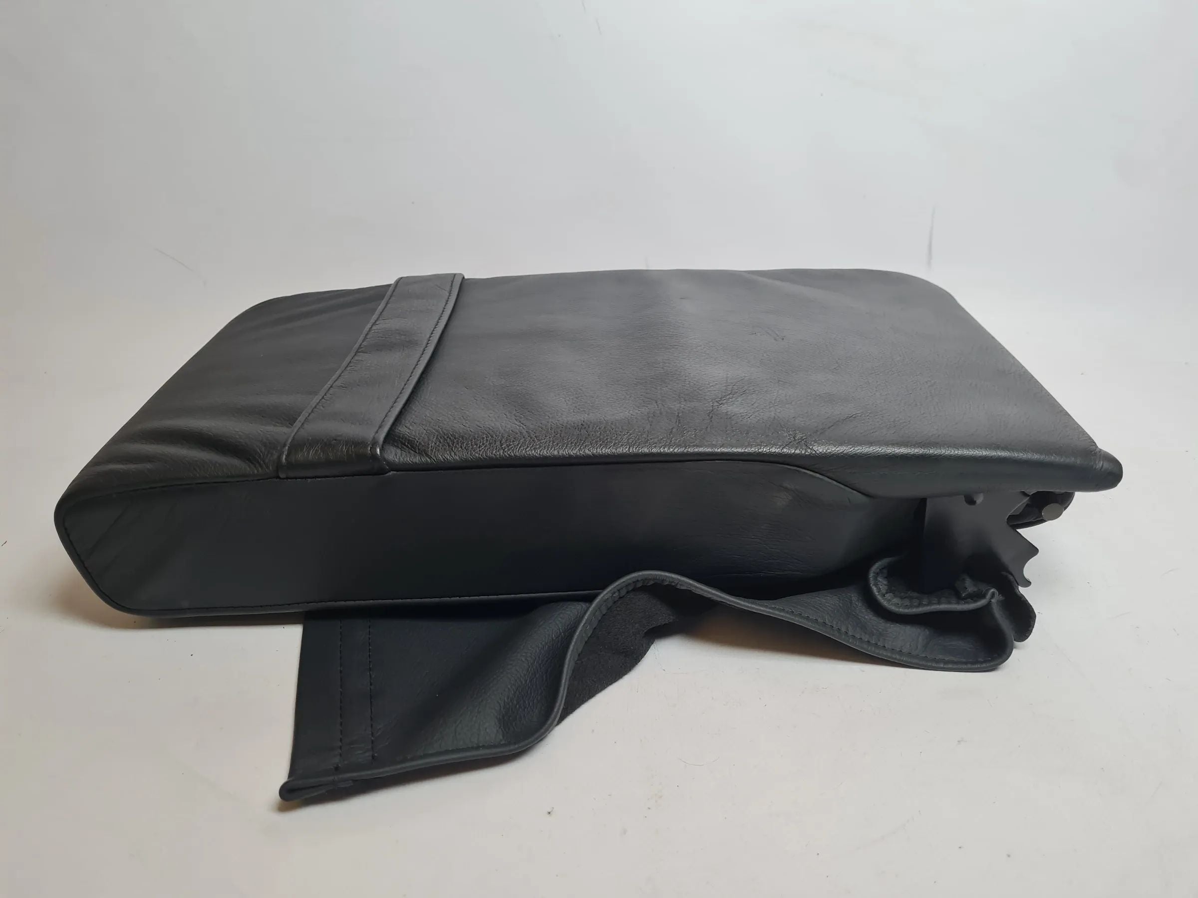 BMW 5er Touring E39 Armlehne Rücksitzes Schwarz Hinten 52.20- Original