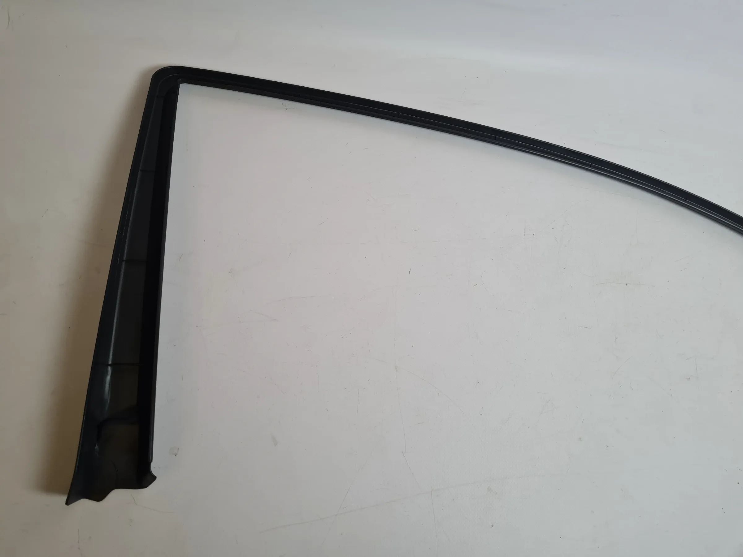 Original Mercedes C-Klasse (CL203) Fensterrahmenverkleidung Rechts A2037250471