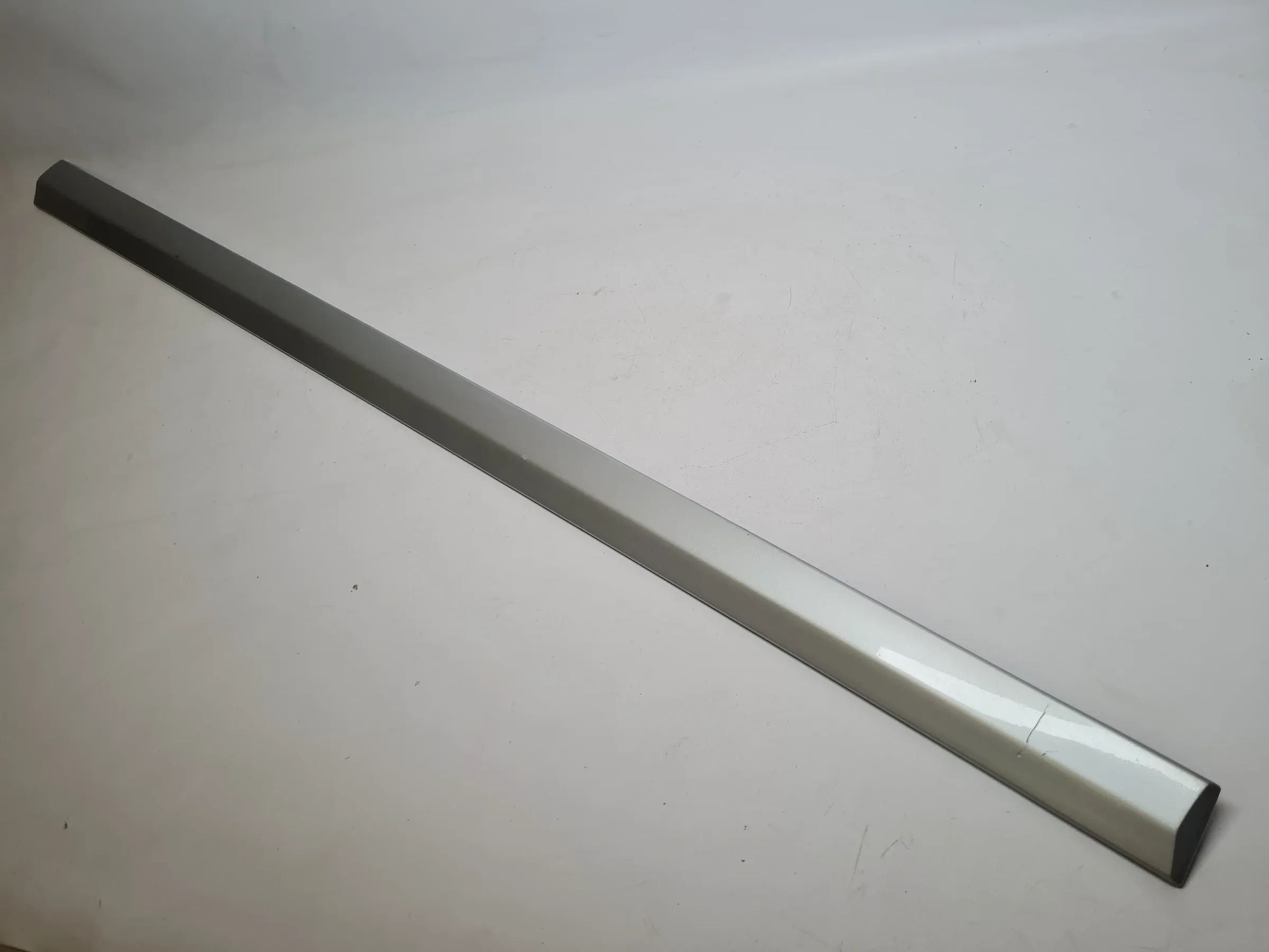 Original Mercedes C-Klasse (CL203) Dekor-/Zierleiste Links Silber A2036903562