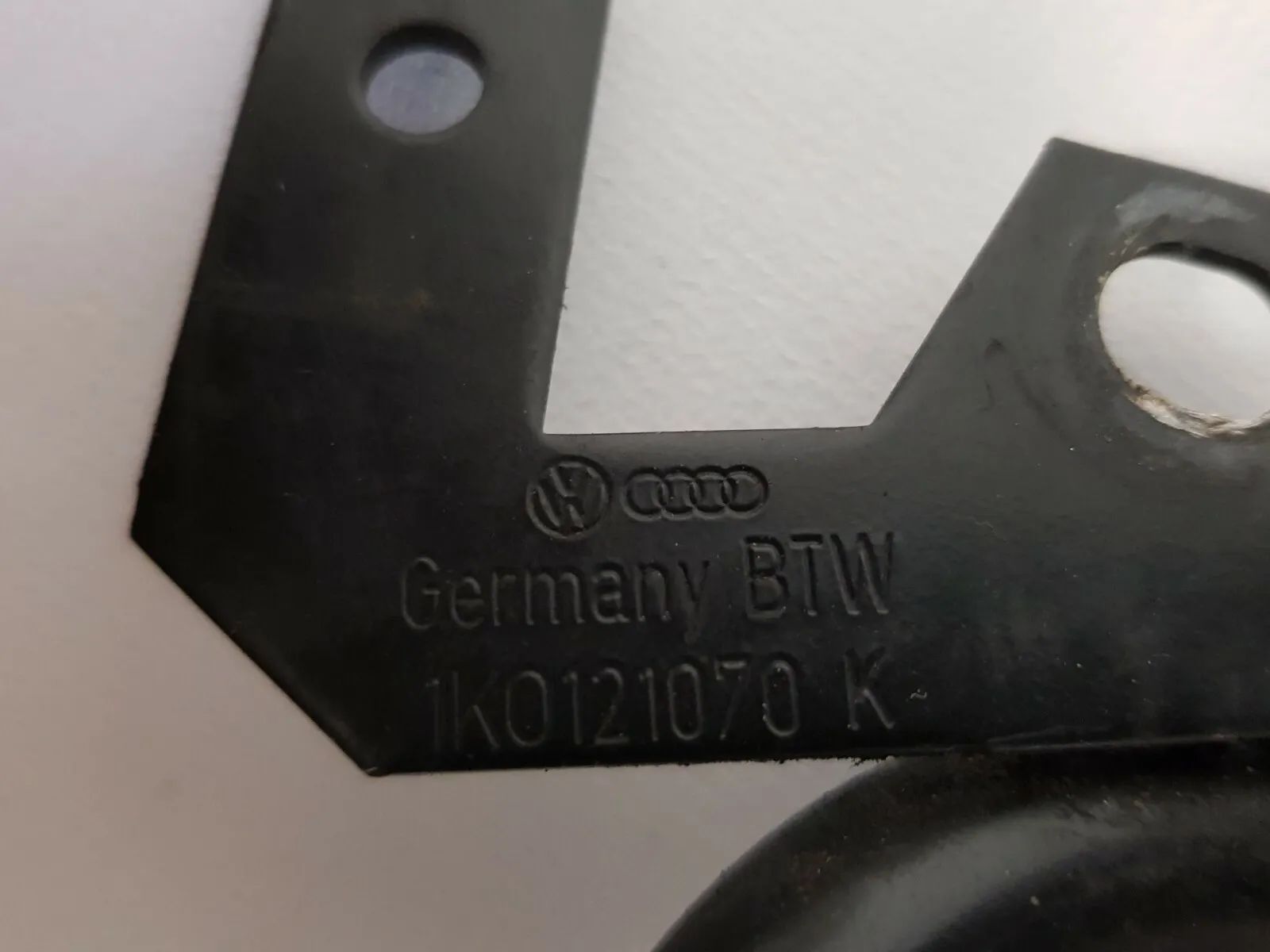 Durite de refroidissement liquide de refroidissement orig VW Golf V 5 1.6 FSI 85KW 1K0121070K