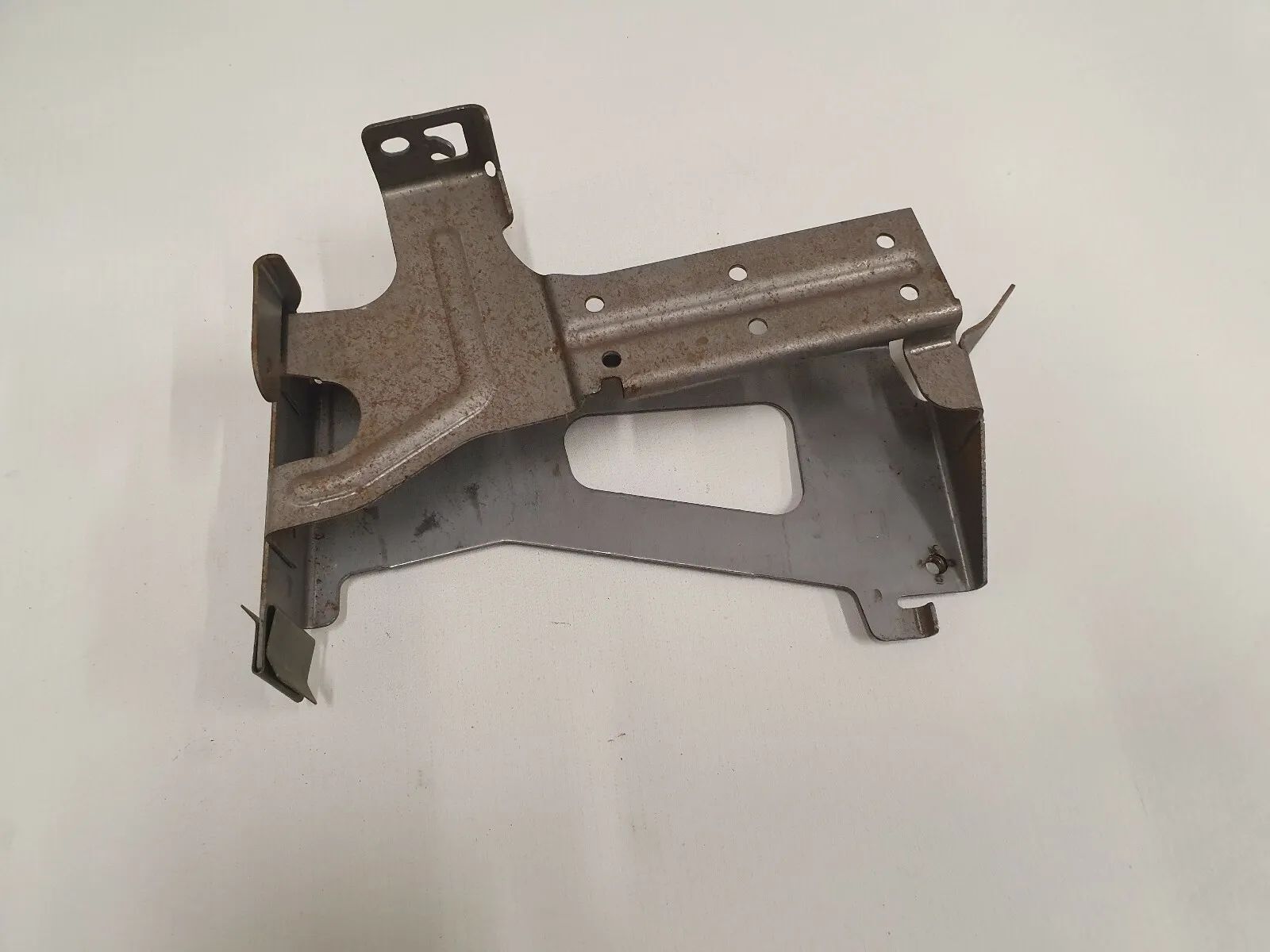 असली Nissan Primera P12 1.8L इंजन कंट्रोल यूनिट होल्डर MEC32591A1-3202 K4