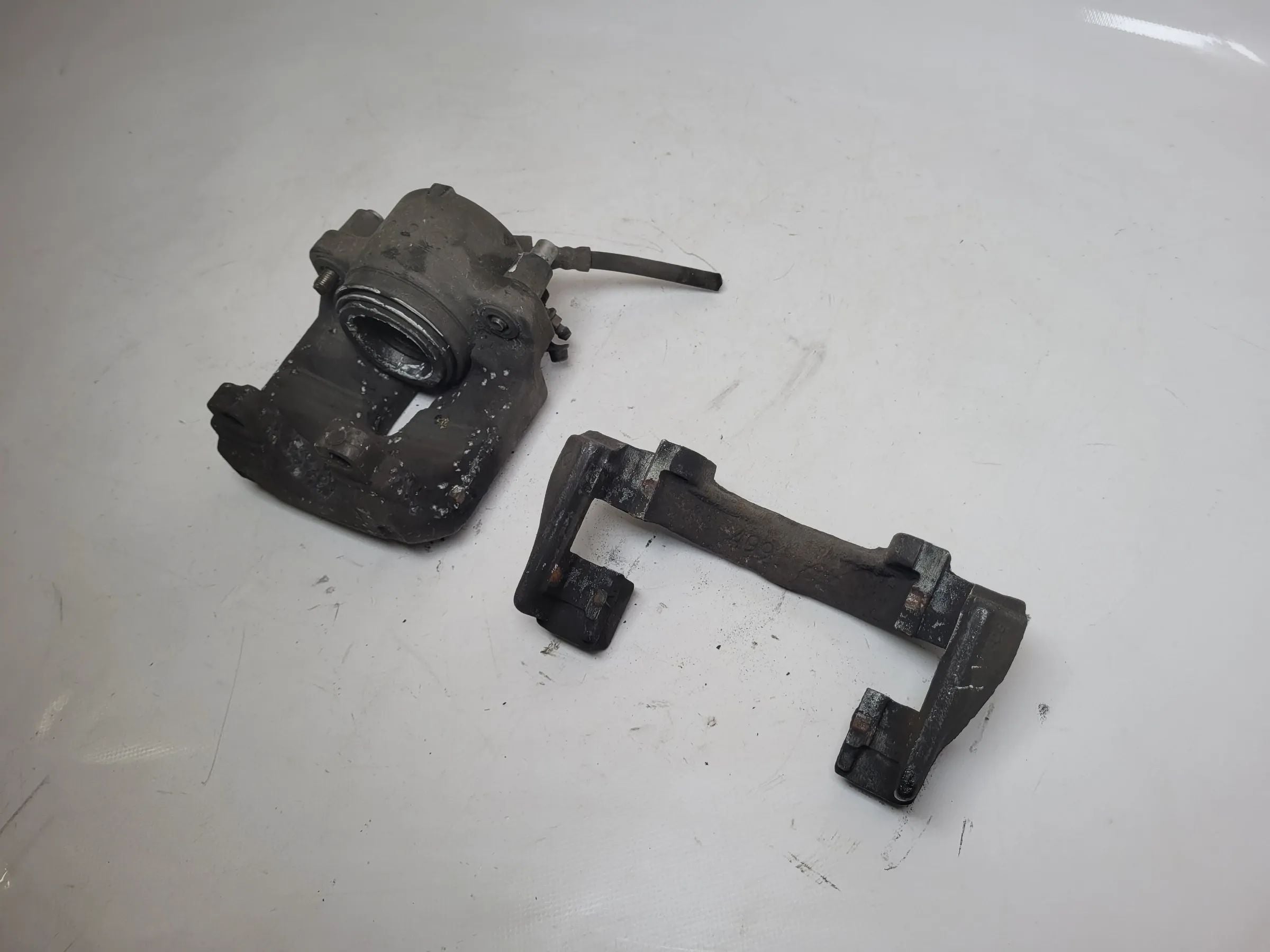 Original BMW 5er E39 Bremssattel Vorne Links 60/22/296