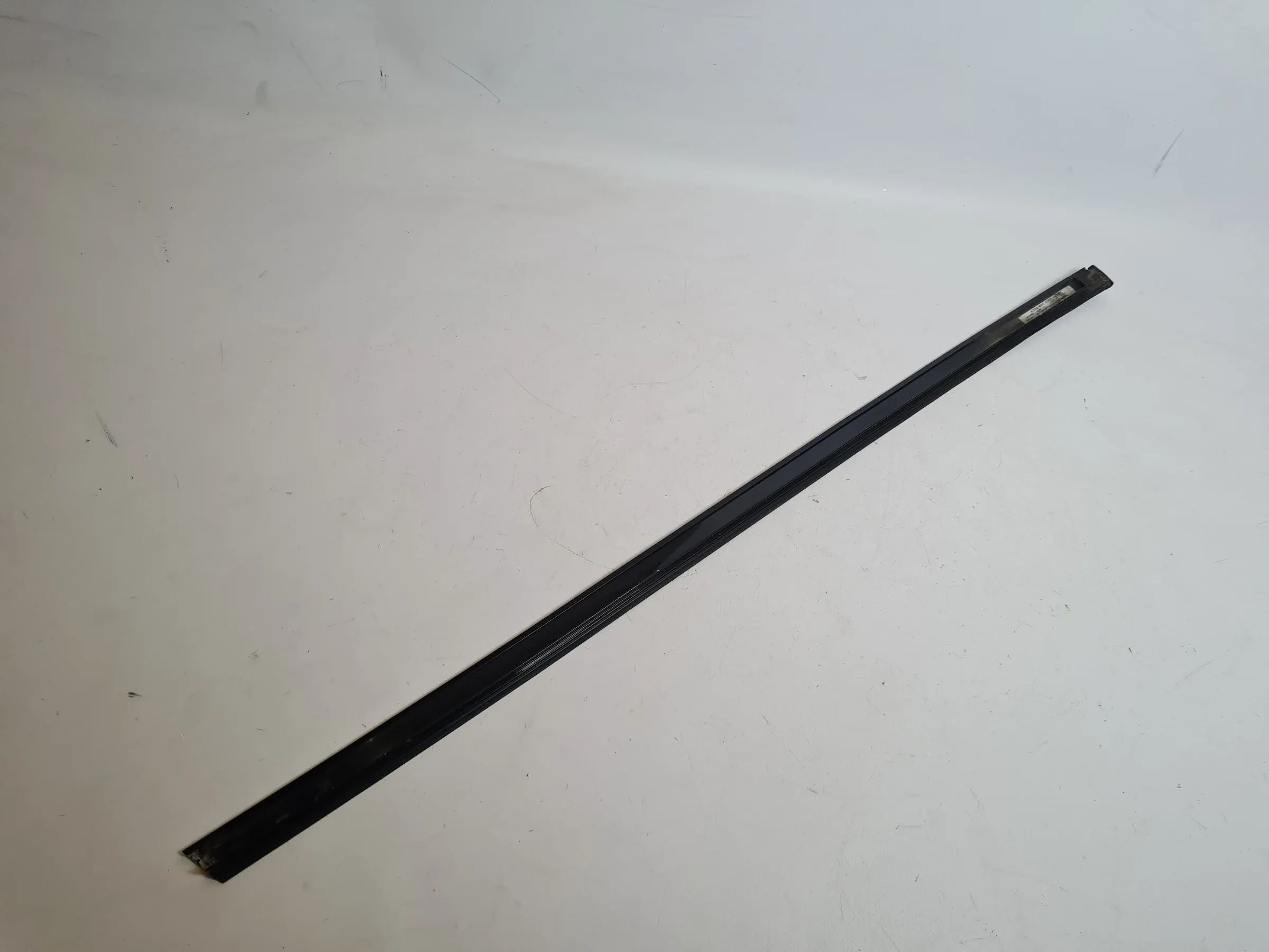 Original Mercedes C-Klasse (CL203) Leiste Wasserabweiser A2036908862