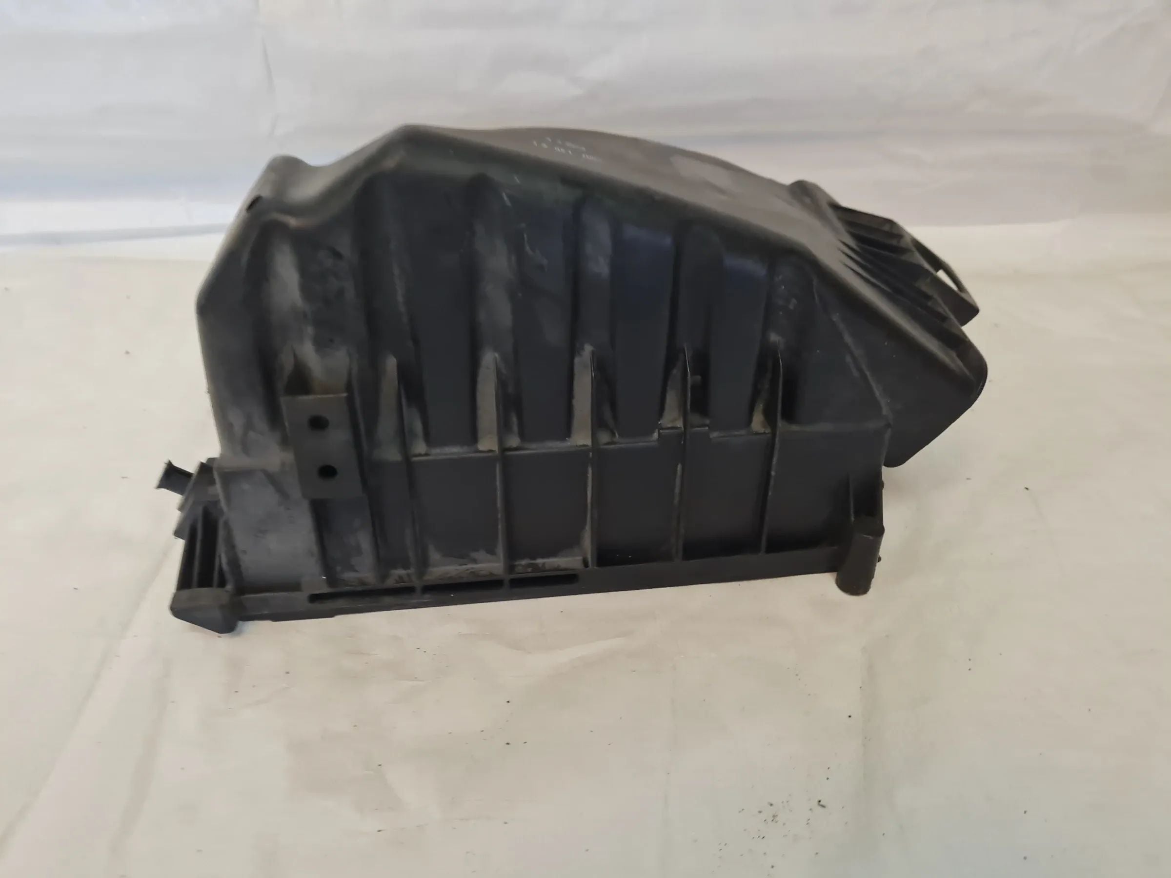 Original Audi A4 8E/B6/B7 Luftfilterkasten Teil 06B133835BD
