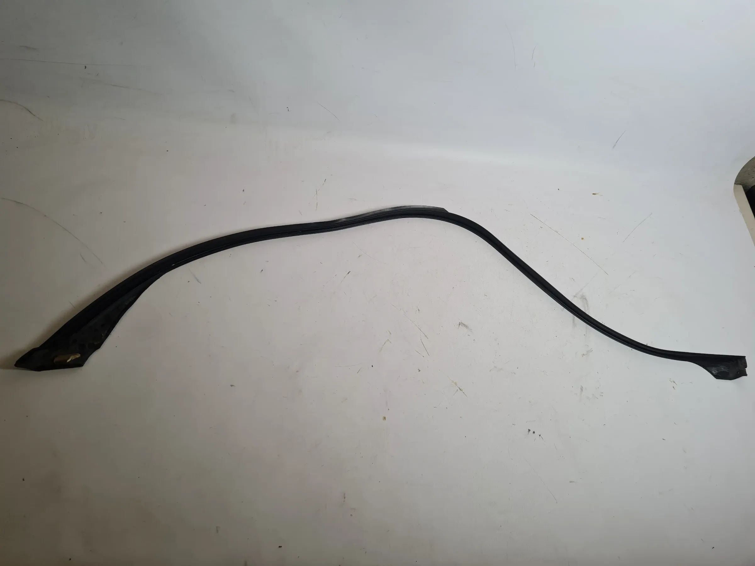 Original BMW 5 Series E39 Window Seal Door Left 51.21-8226861