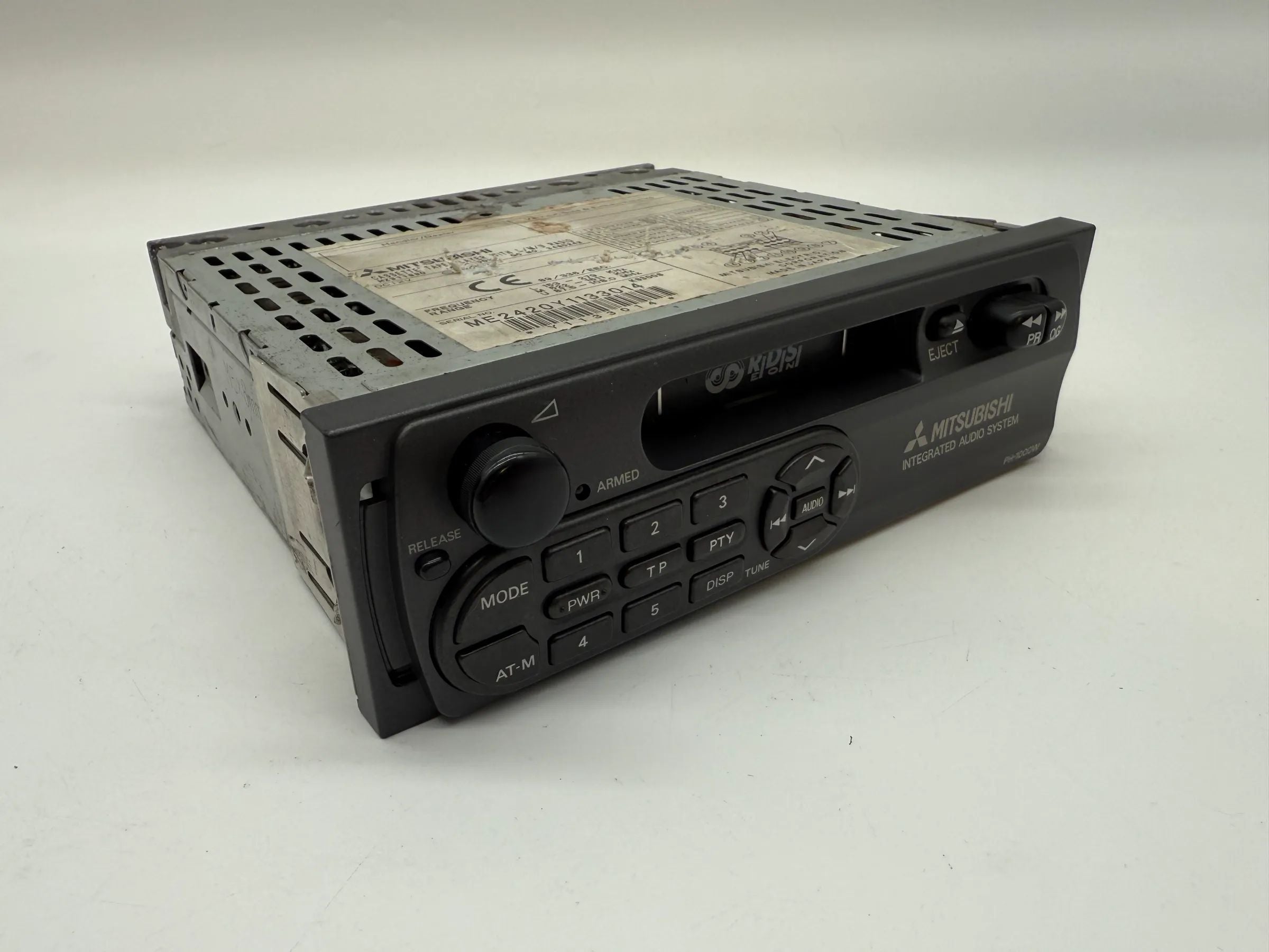 mz311990 Autoradio Kassettenradio Mitsubishi Carisma DE845455-56