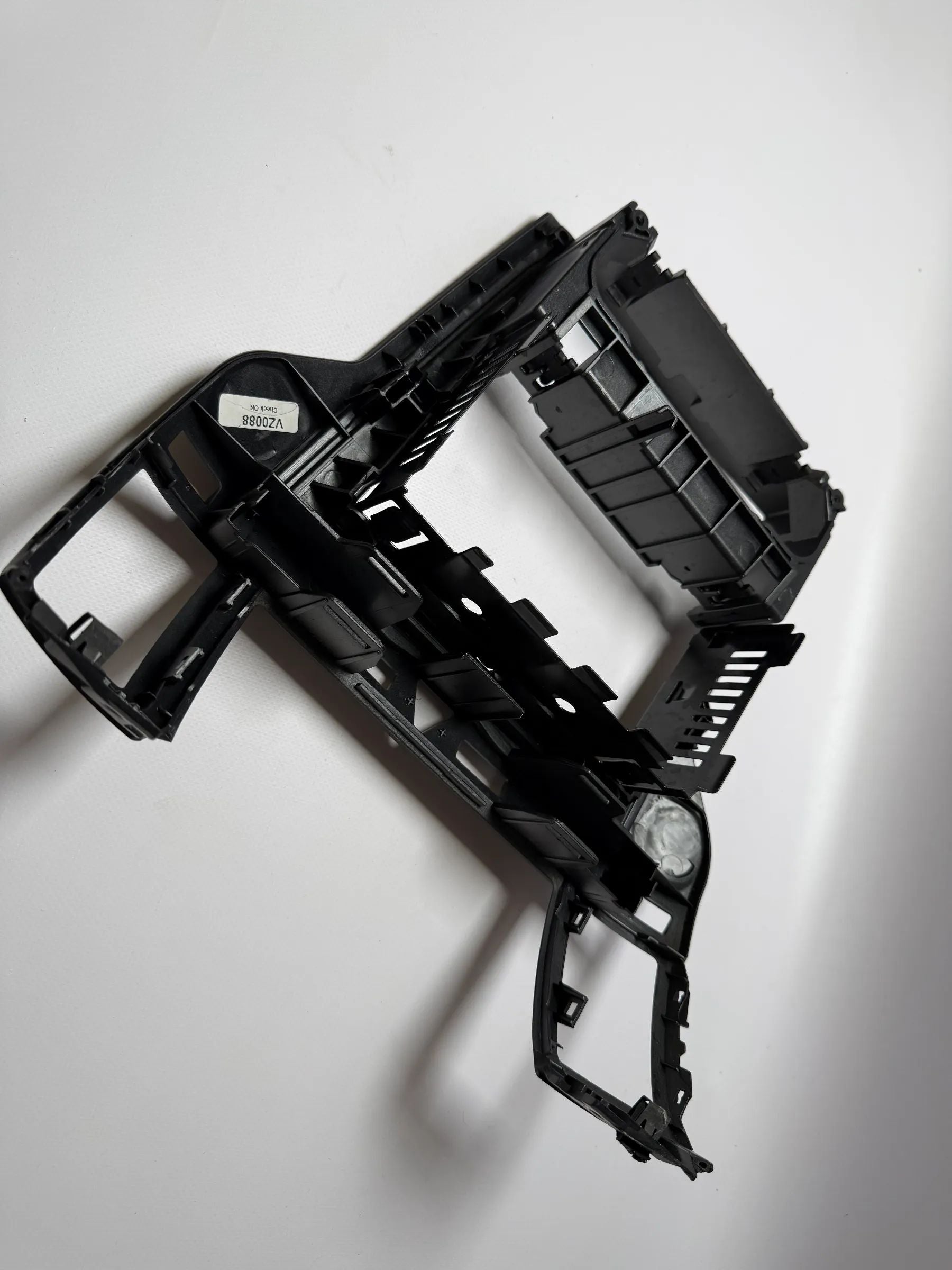 Оригинальная накладка рамки центральной консоли Опель Зафира Б 13162556