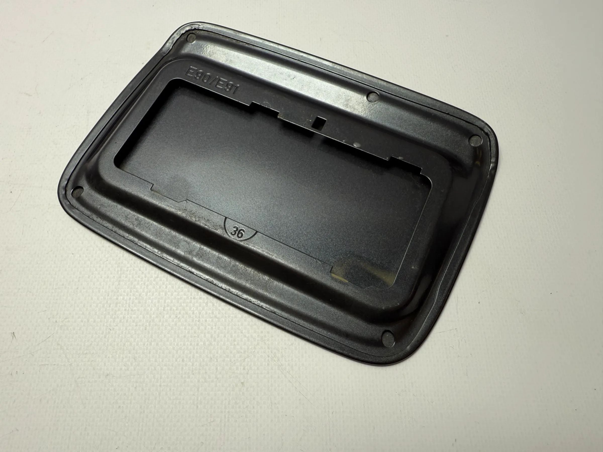 Оригинальная крышка бензобака BMW 3 серии E90 E91 серая 7060692