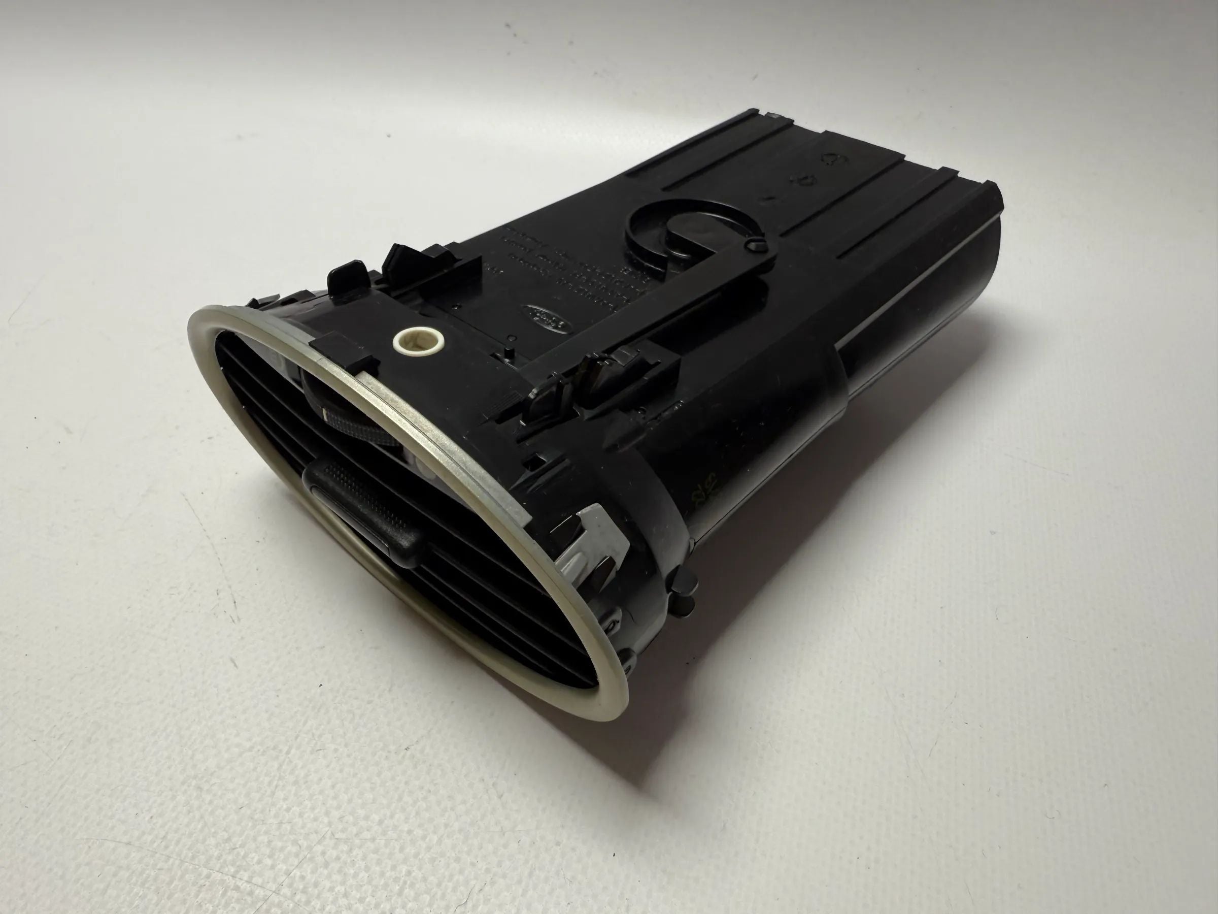 Оригинальная воздушная решетка Ford Focus II 2 4M51A014L21AD