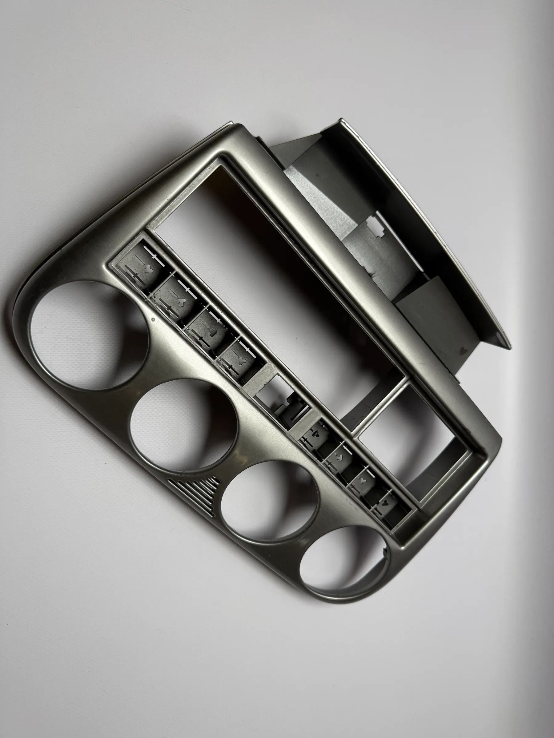 Оригинальная накладка облицовки центральной консоли Opel Омега 090436998