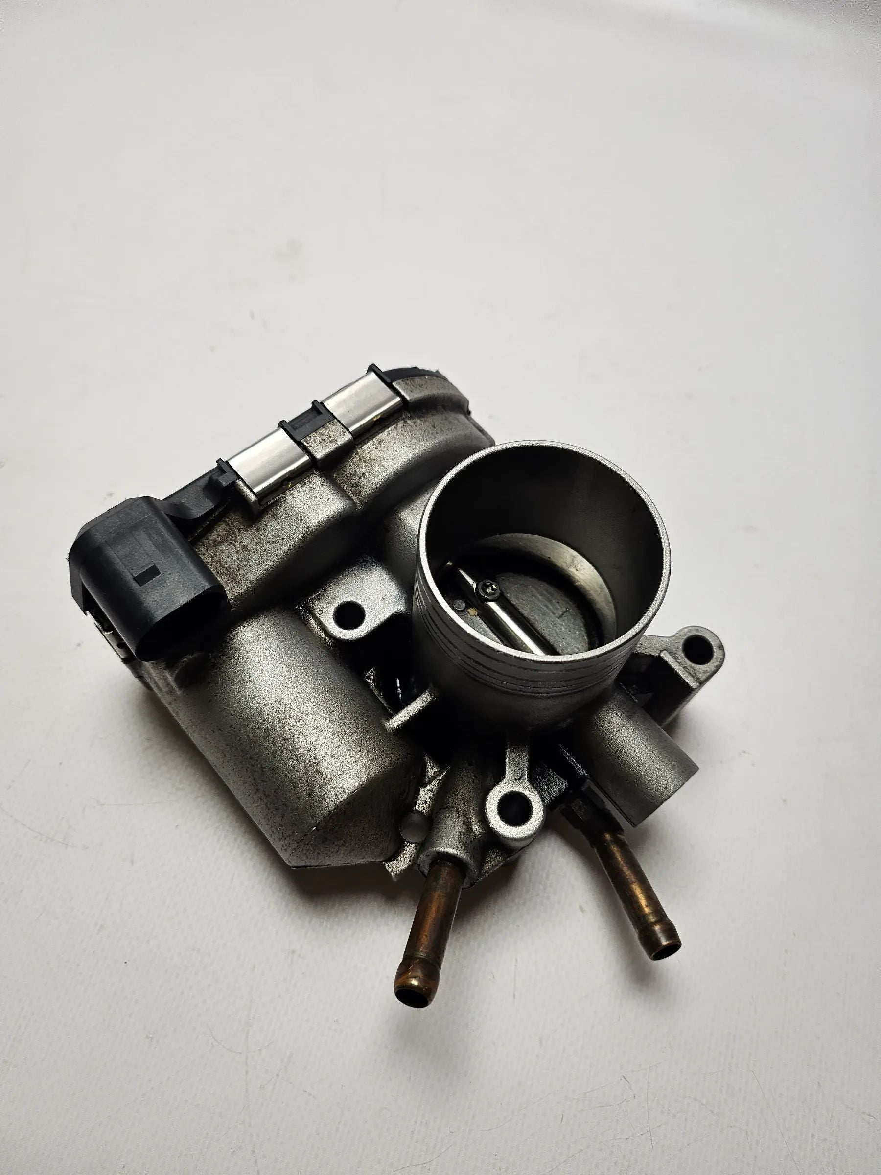 Оригинальная дроссельная заслонка Volkswagen Polo (6N2) 1.4 0280750095 030133062C BOSCH