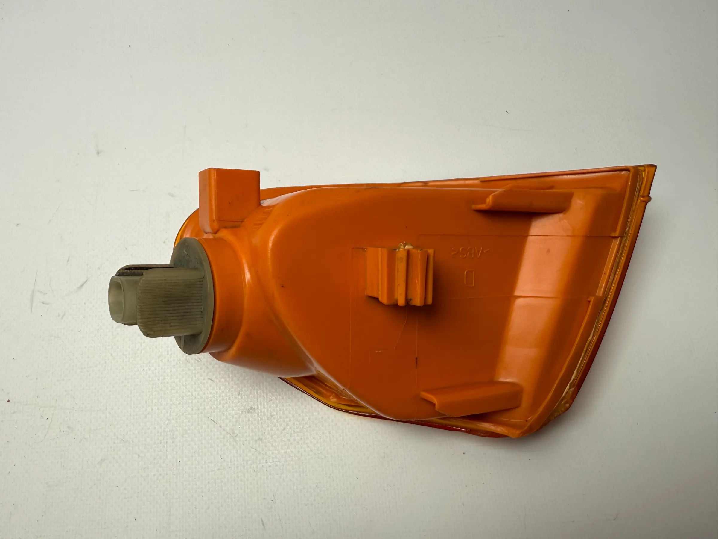 อะไหล่แท้ Opel F Astra 91-94 ไฟเลี้ยวหน้าขวาสีส้ม 90421897