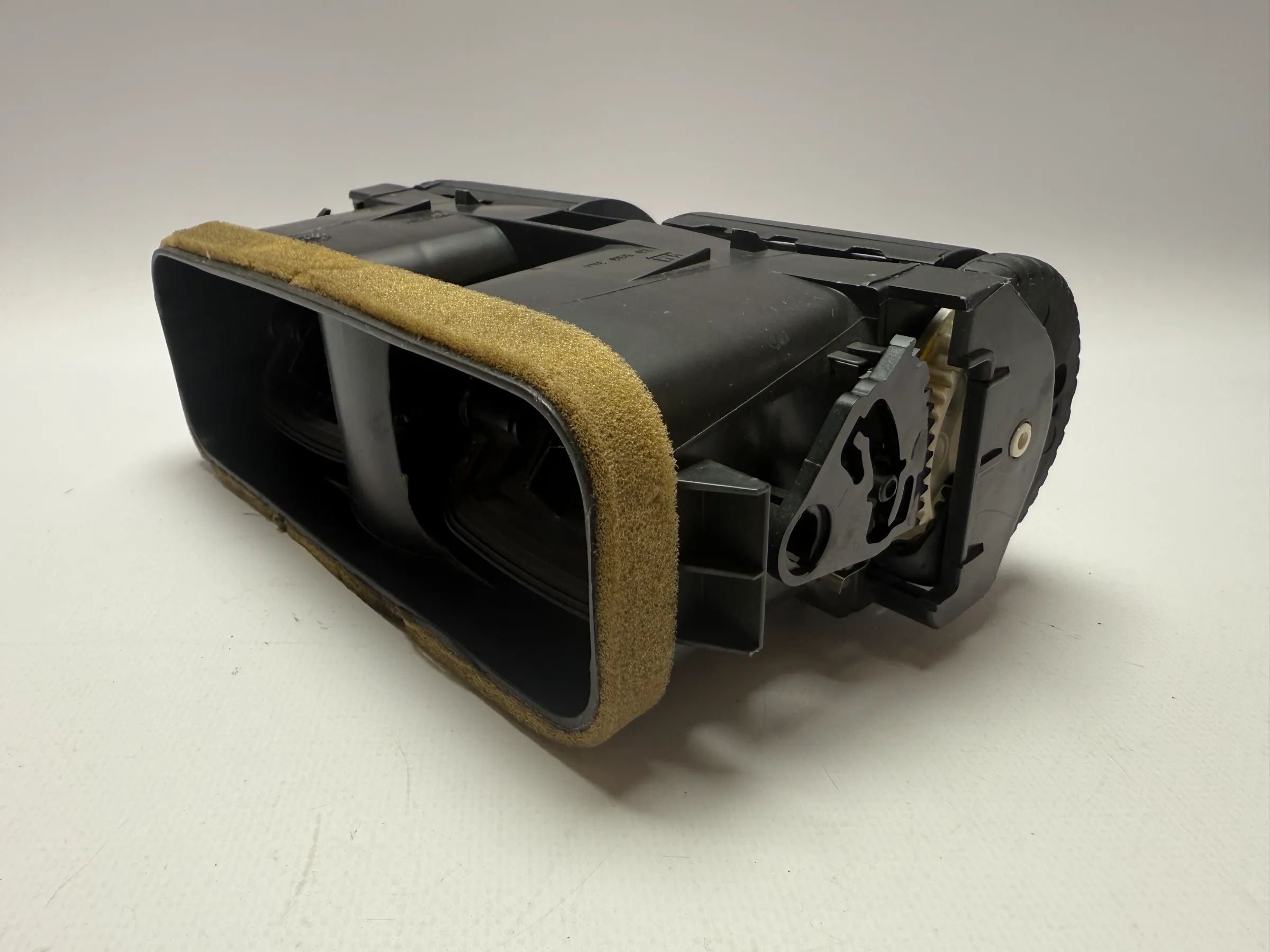 Оригинальная двойная воздушная сопло вентиляционной решетки Opel Astra G 90560344