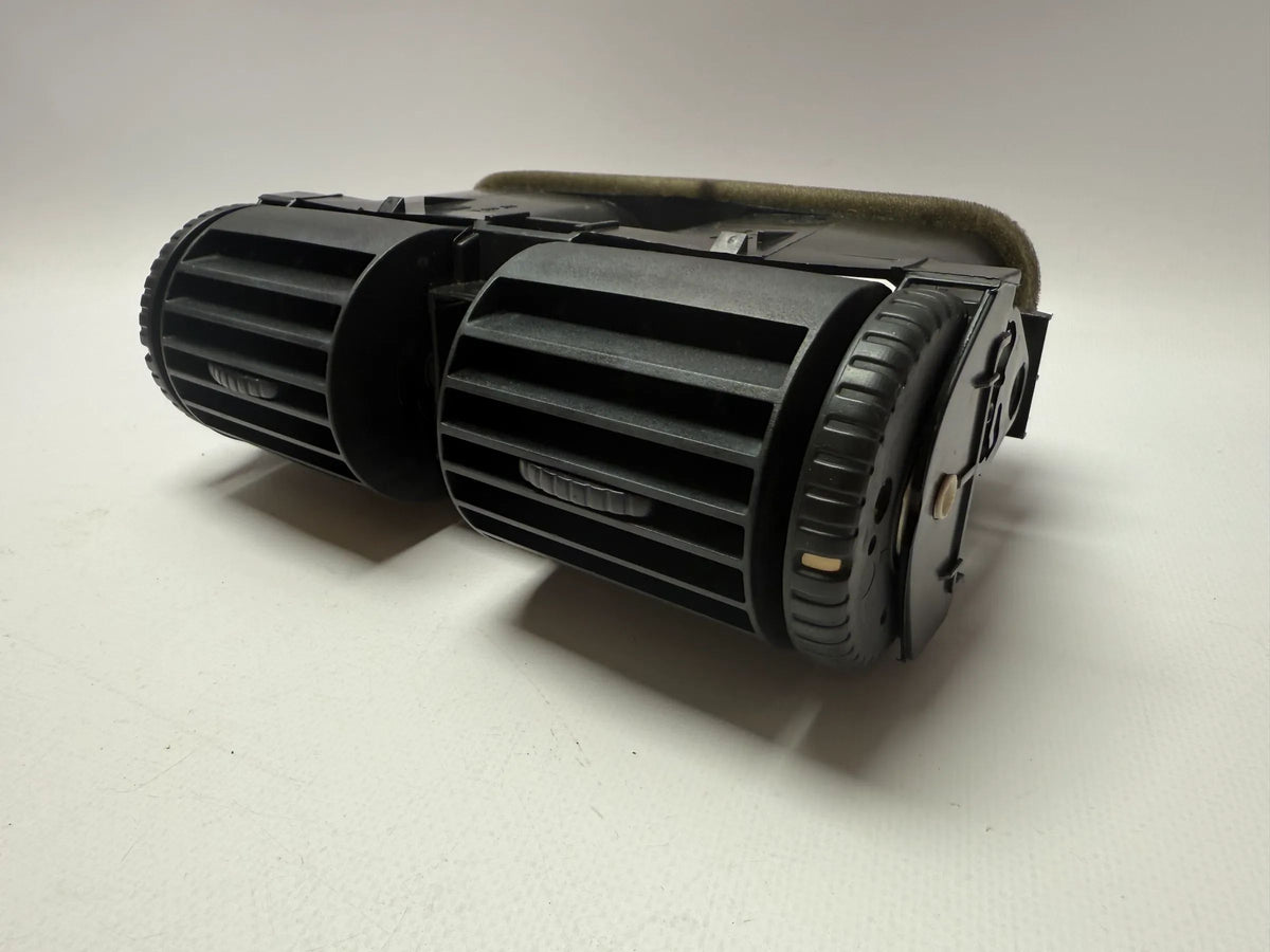 Оригинальная центральная двойная воздушная решетка вентиляции Opel Astra G 90560344