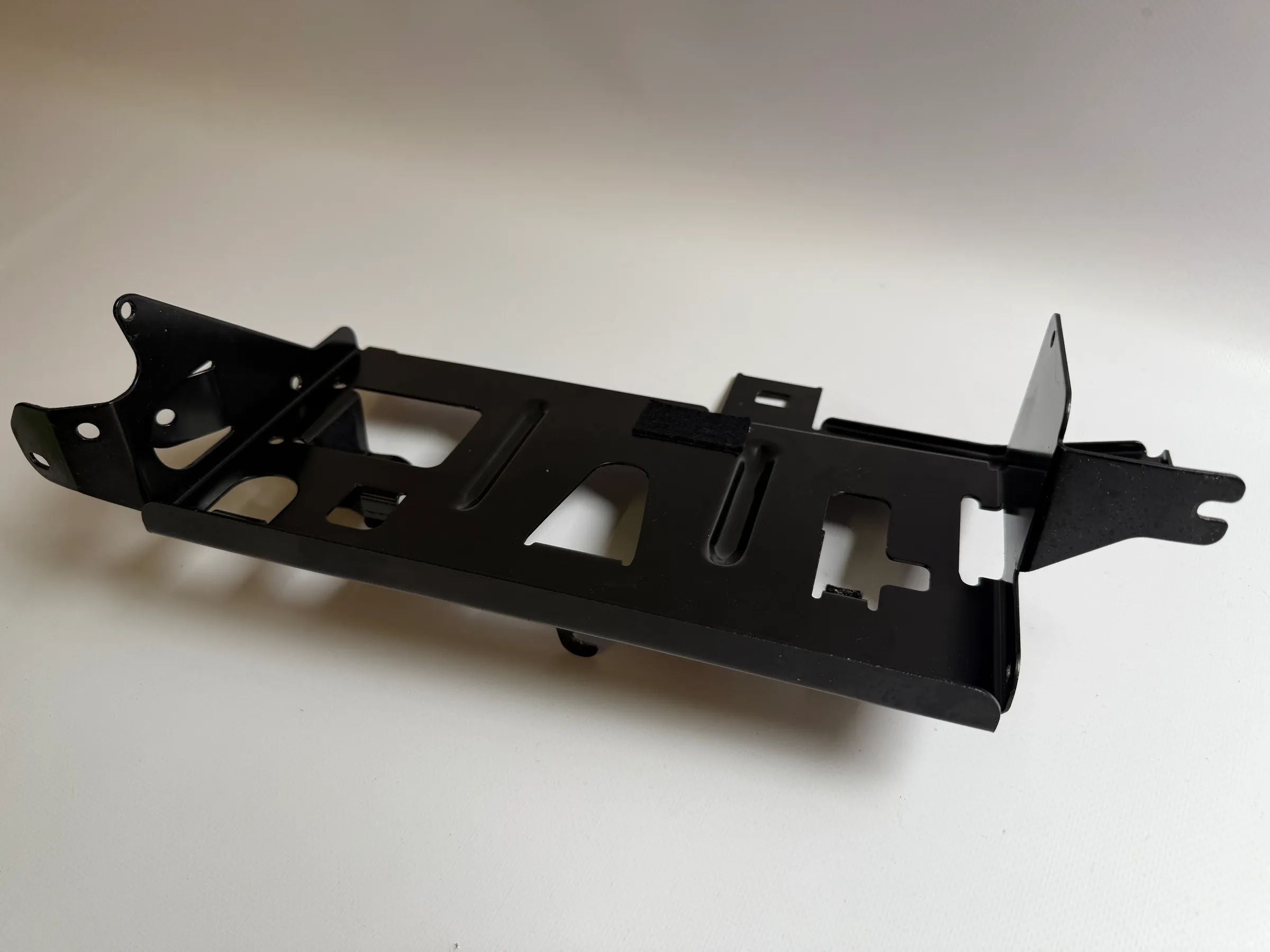 Orijinal Audi A3 / A4 CD Değiştirici Tutucu 1996-2000 8D9 035 111 APE