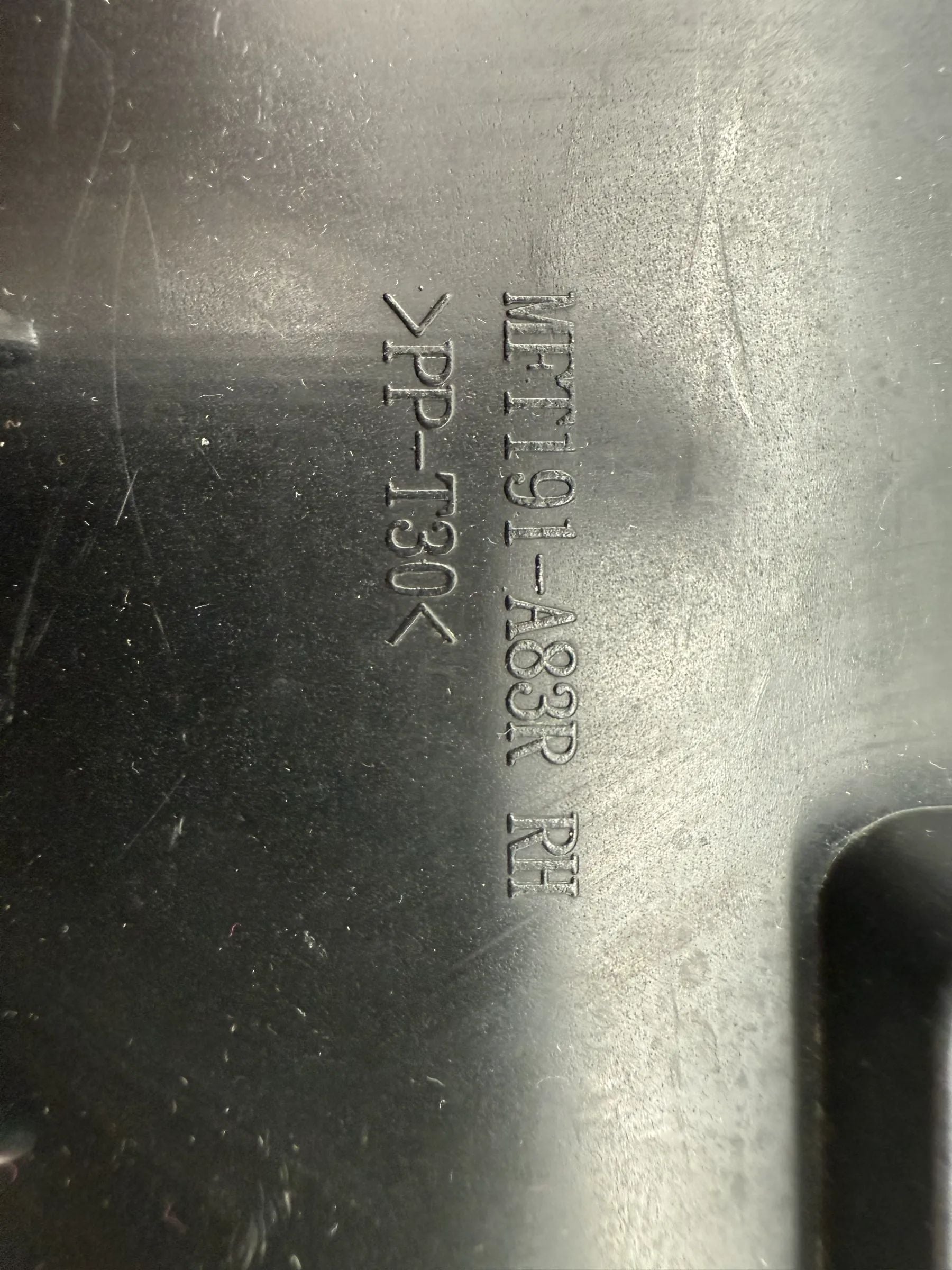 MFT191A83L असली हेडलाइट बल्ब धूल कवर प्लास्टिक DE2057005-35
