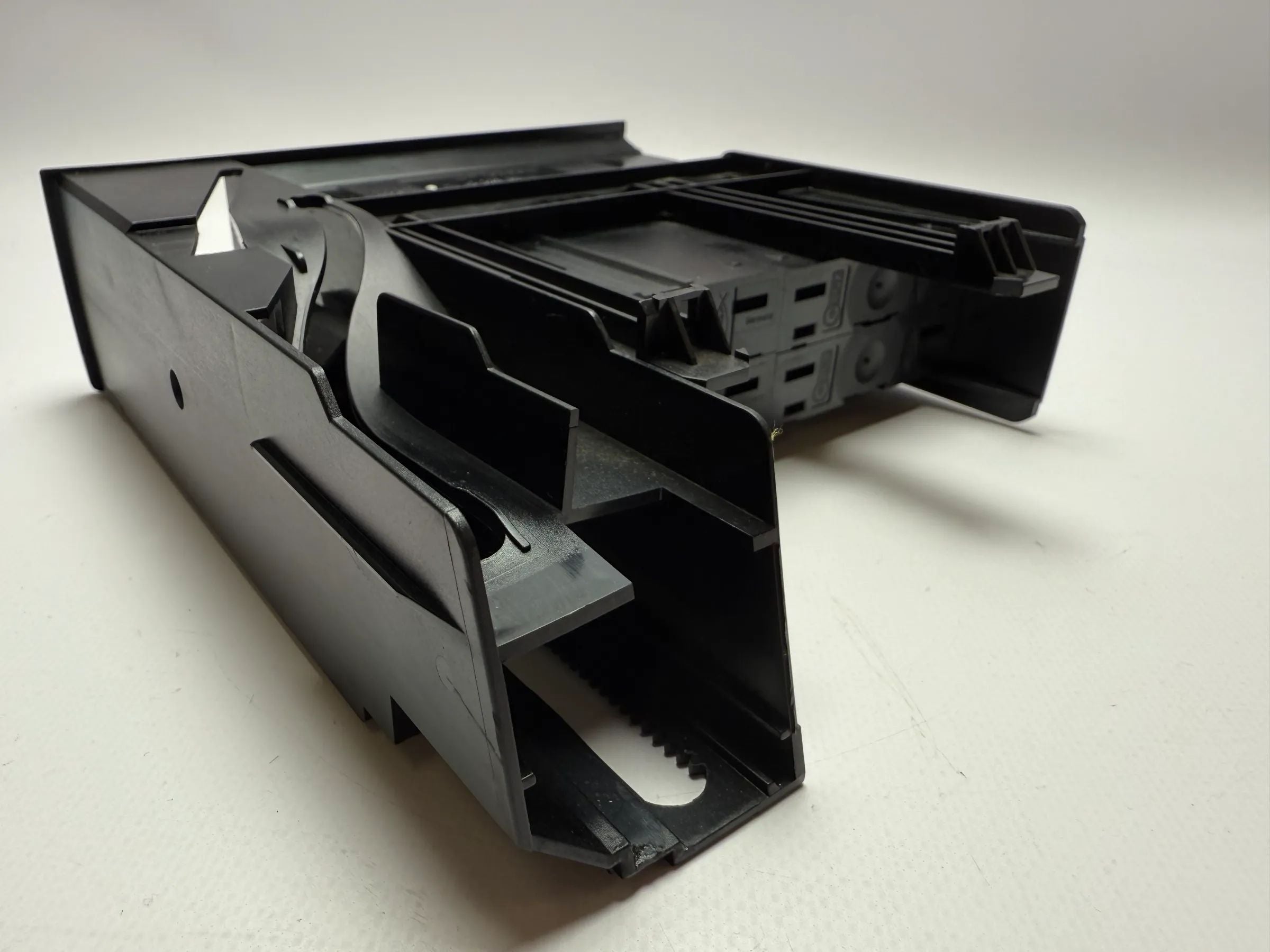 อะไหล่แท้ Mercedes-Benz A-Klasse W168 กล่องเก็บเทป 4 ช่อง A1686800714