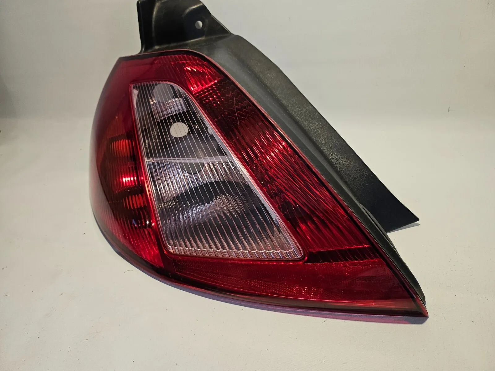 Original Renault Megane 2 VALEO REAR LIGHT LEFT 89398361