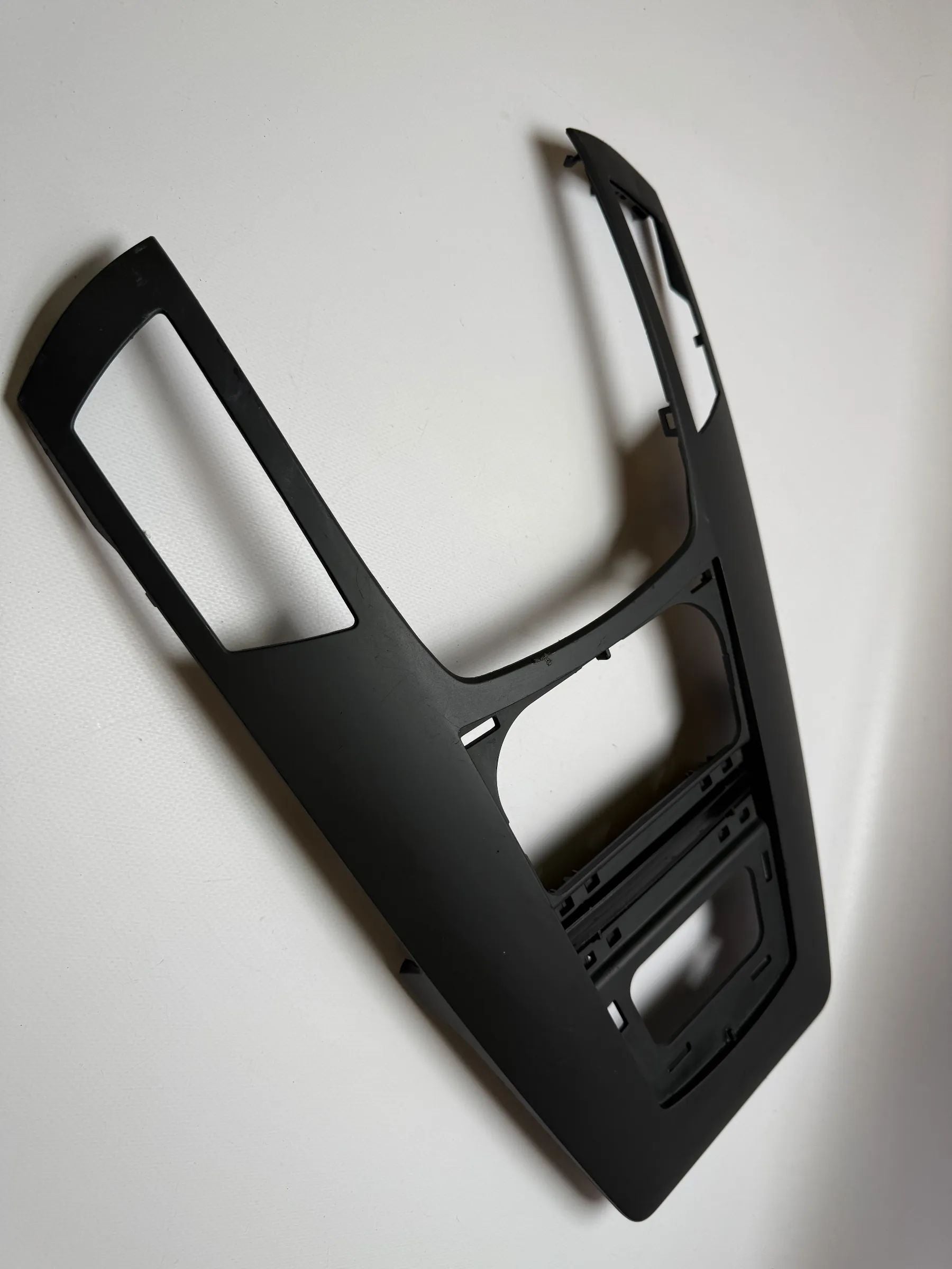 Оригинальная облицовка панели приборов Опель Зафира Б 13150253