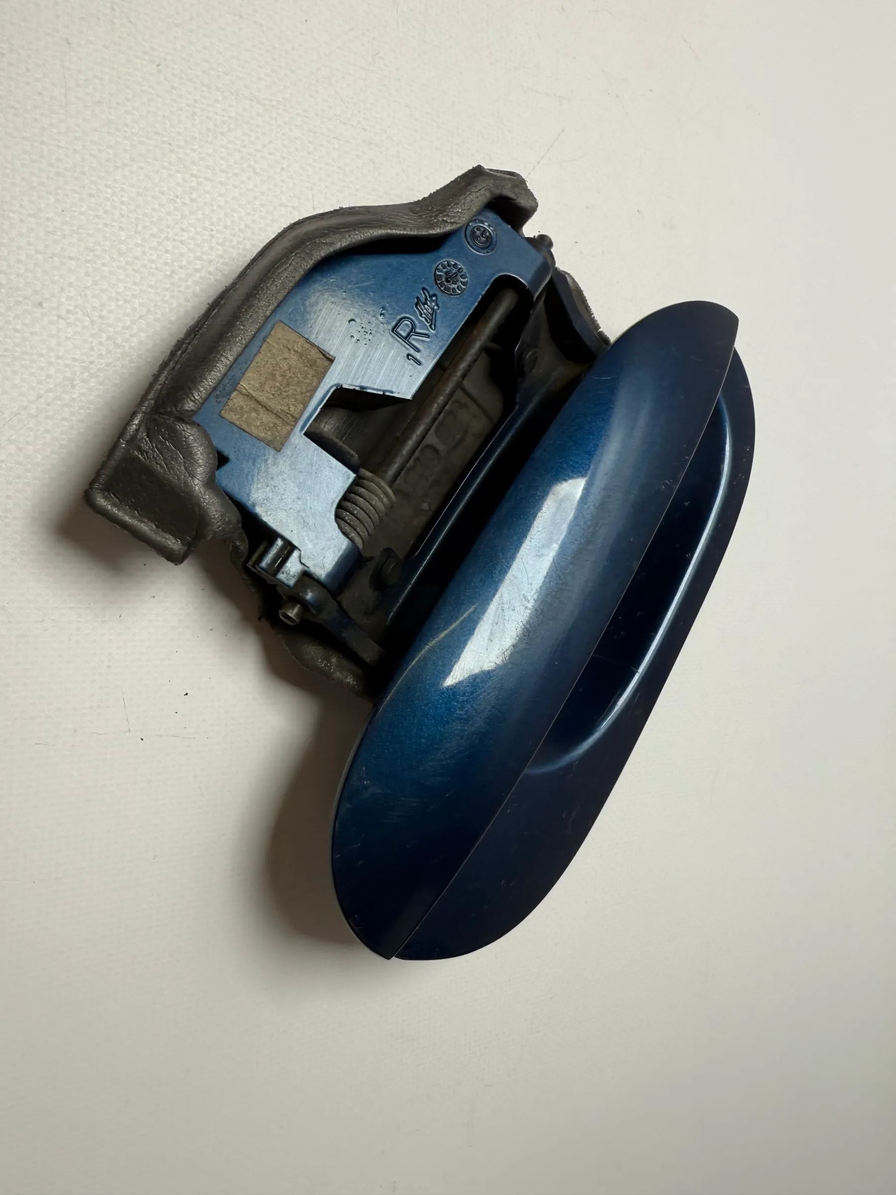 Oryginalna klamka drzwi BMW E39 tylna prawa niebieska alu R1 ("E39 tylna R1")