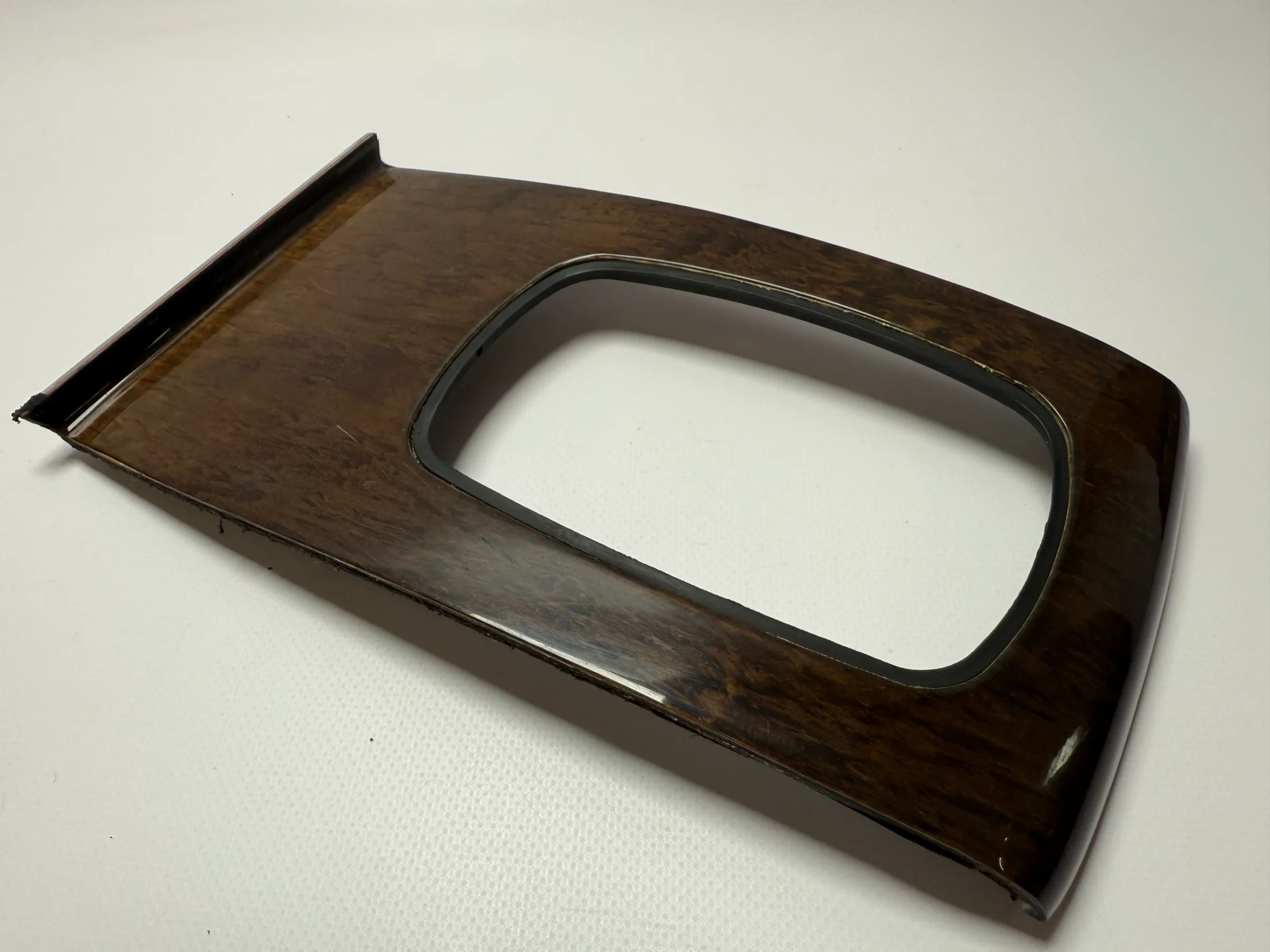 Oryginalna osłona dźwigni zmiany biegów Audi A6 4B drewno korzeniowe 4B0864261