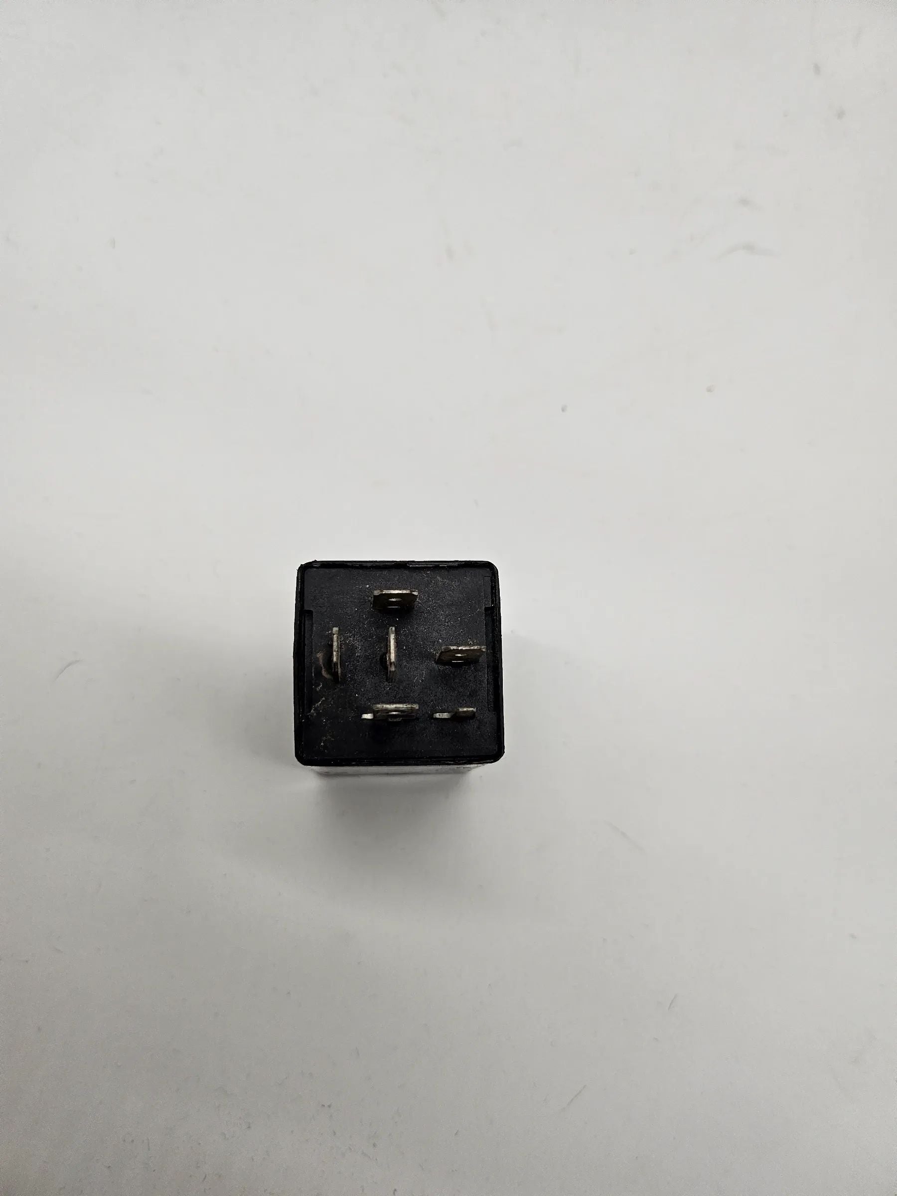 Relais d'essuie-glace Opel Corsa B Astra Agila A 90069864