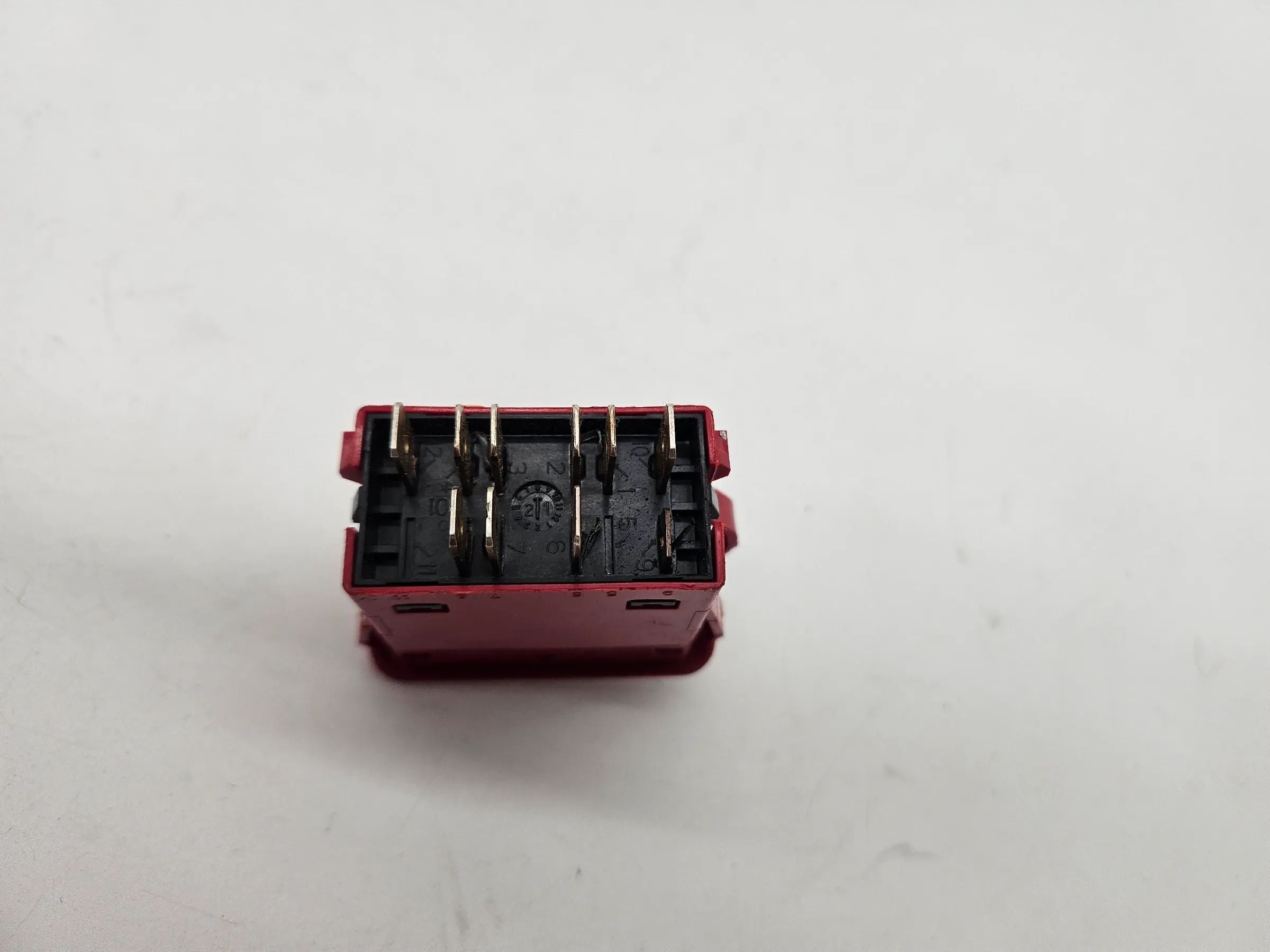 Carling Technologies WARNBLINKスイッチ LA2E12C047AZ68100 中古パーツ