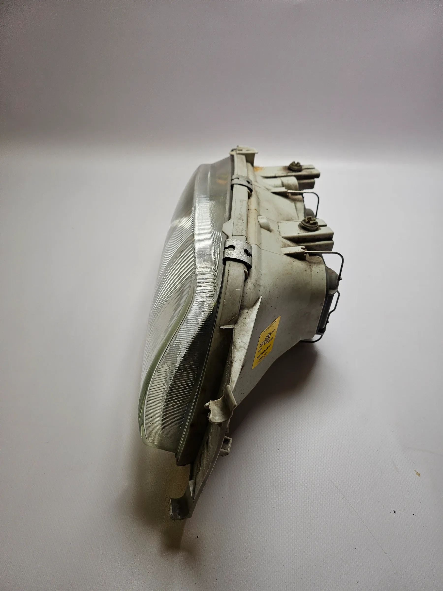 Reflektor Przedni Prawy Ford Fiesta IV 4 96FG13005SAD 0301049004