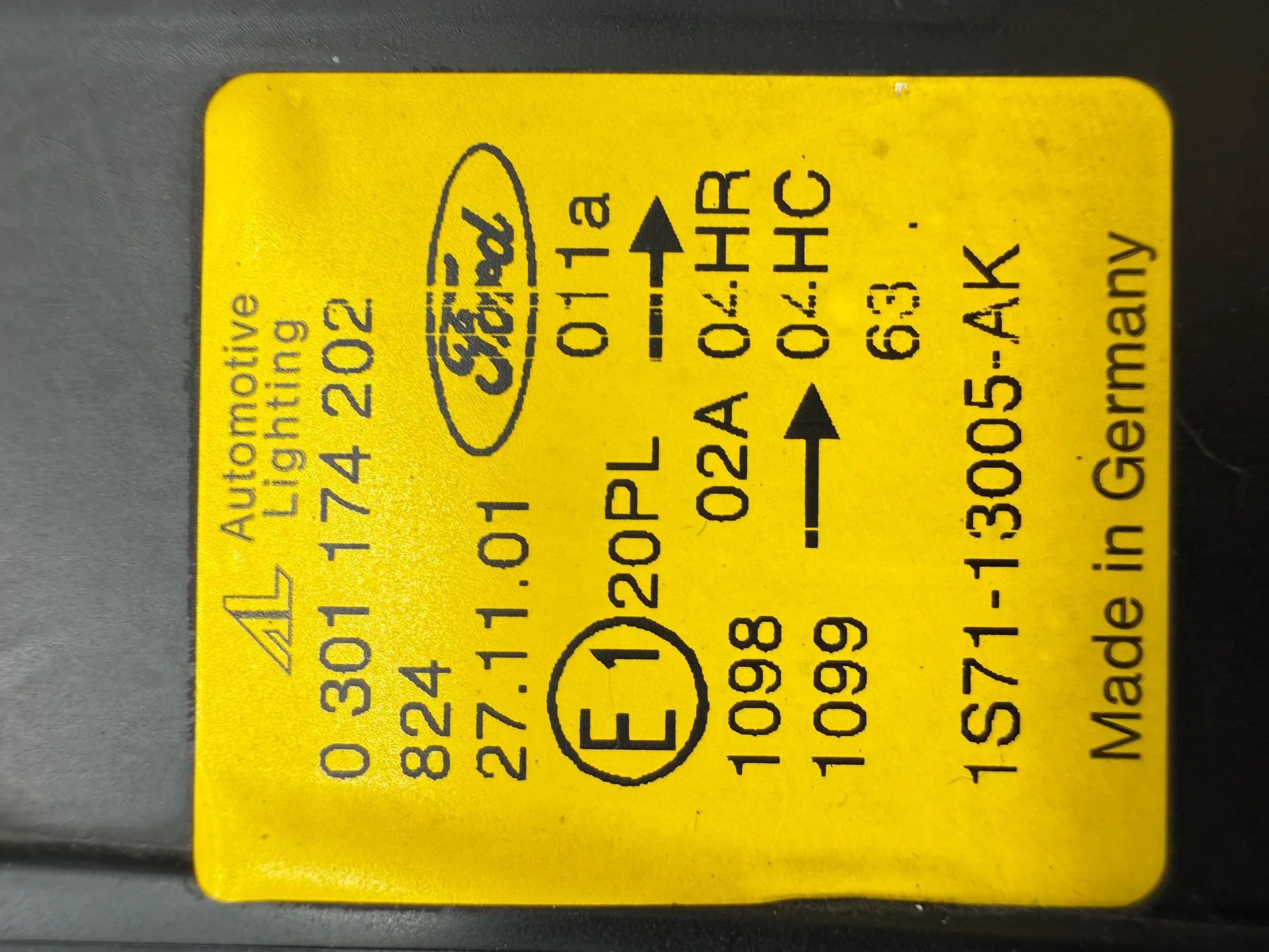 Original headlight Ford Mondeo III Mk3 1S7113005AK Right 