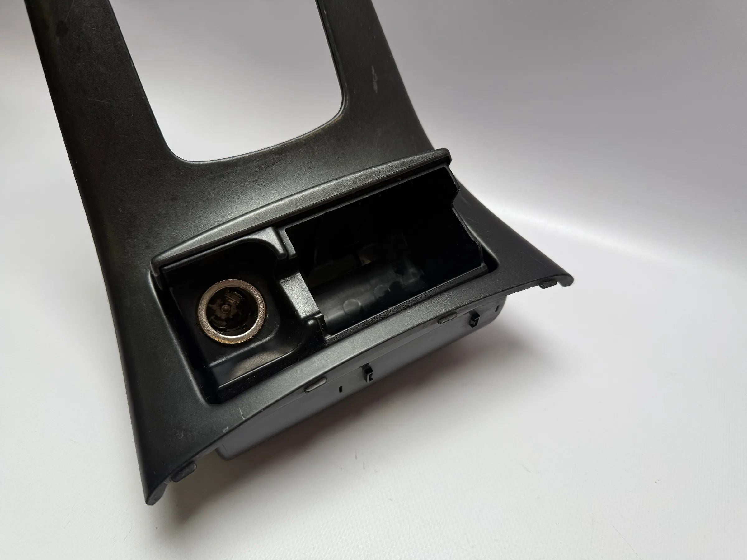 Toyota Avensis  2006 Mittelkonsole Aschenbecher Bourbon 8528