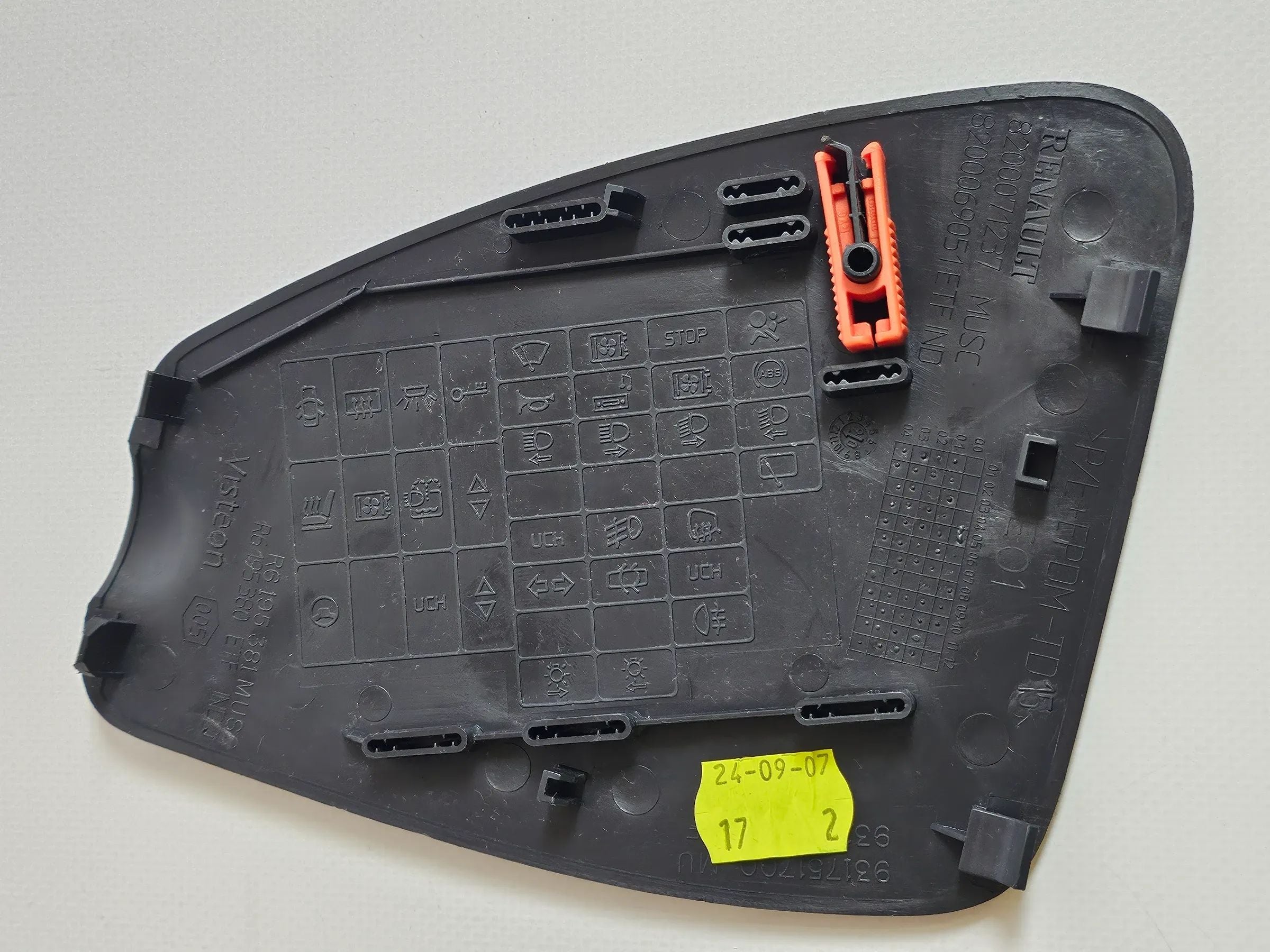 Renault CLIO 2 II  2001-2005 Abdeckung Sicherungen Links  8200071237