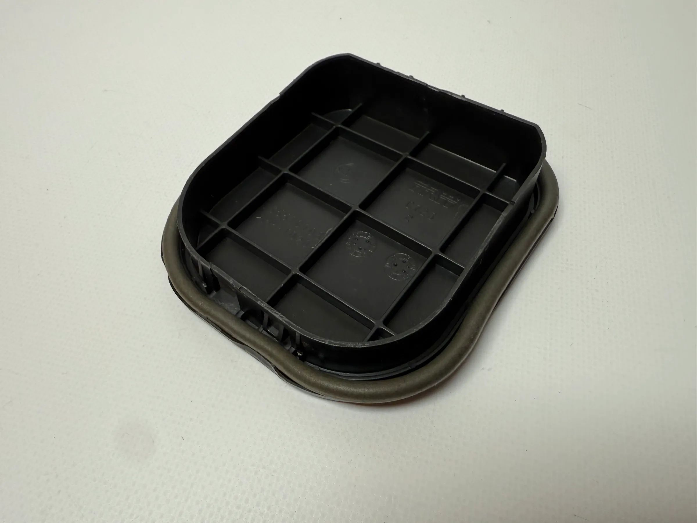 อะไหล่แท้ Fiat Ducato C-Jumper P-Boxer แผงระบายอากาศหลัง 1355707080