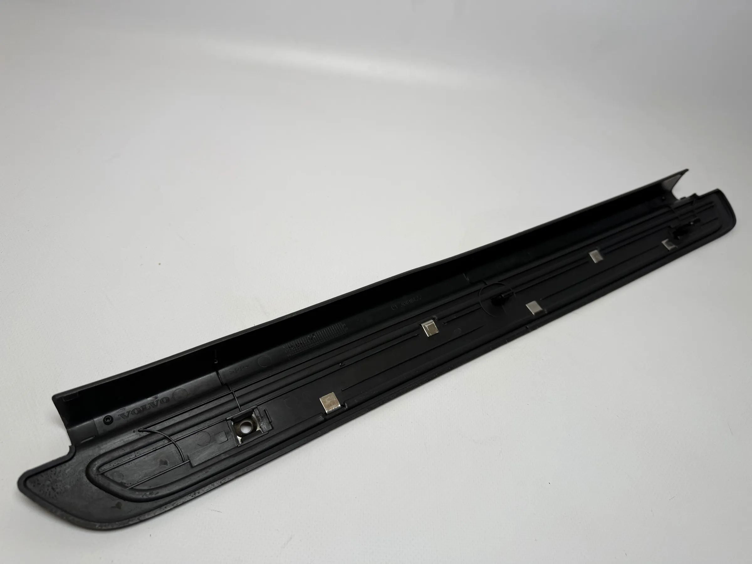 Original Volvo V40 door sill trim right front C1/C2/C3 30818-422/426/430 