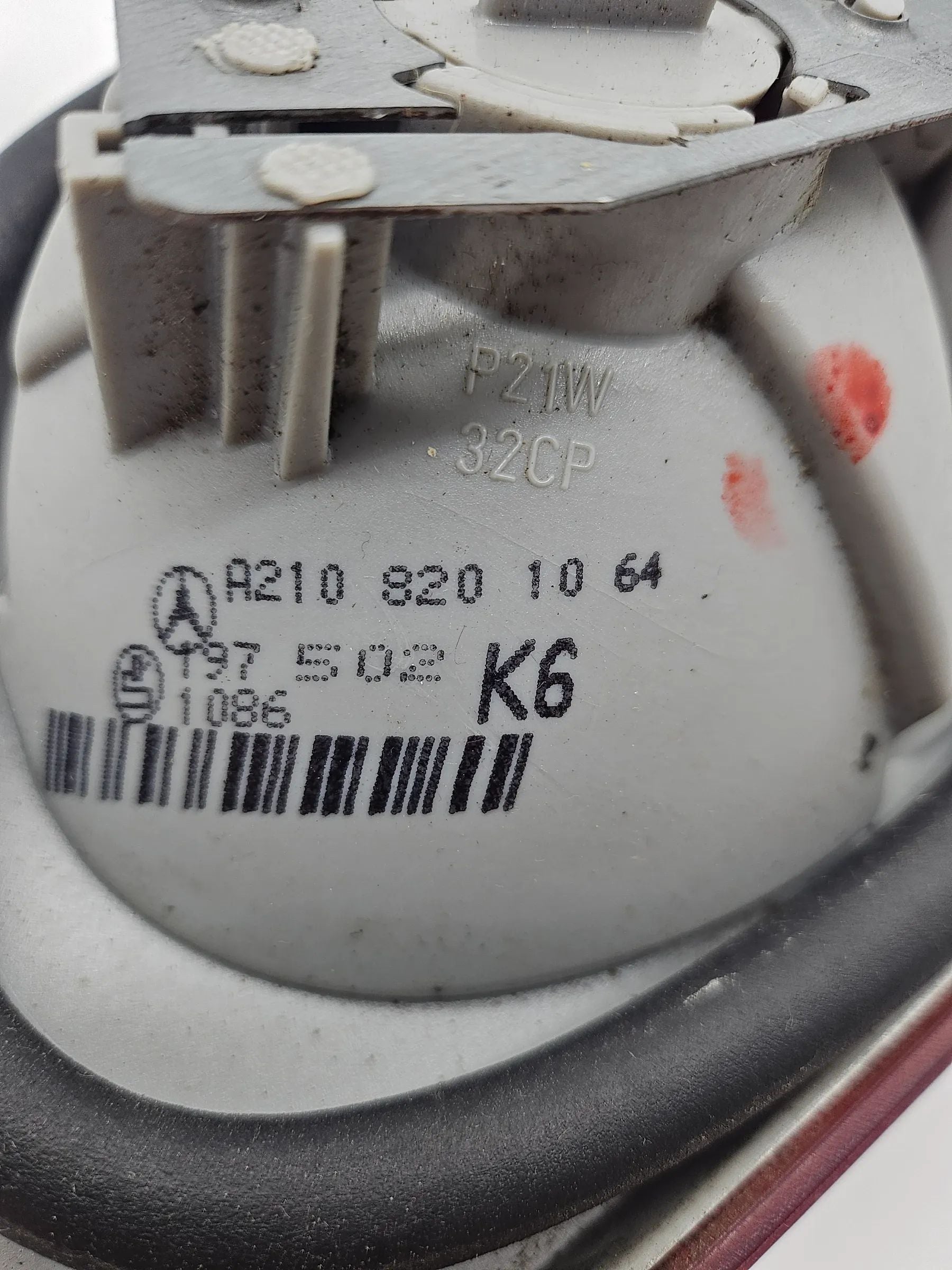 Feu arrière droit intérieur Mercedes Benz E-Klasse W210 A2108201064
