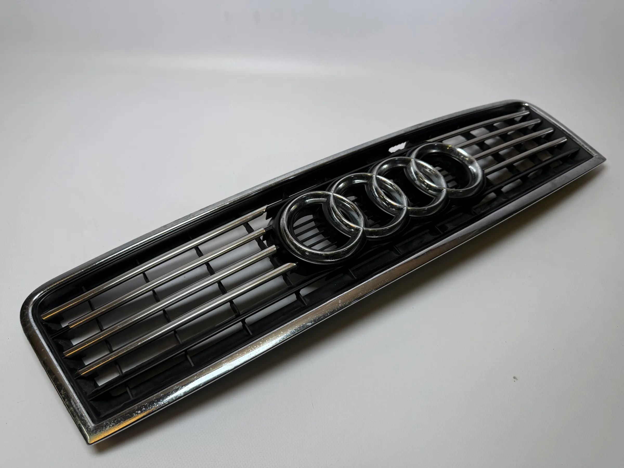 Original Audi A6 (4B5/4B6, 4B2/4B4) front grille 4B0 853 651 F 