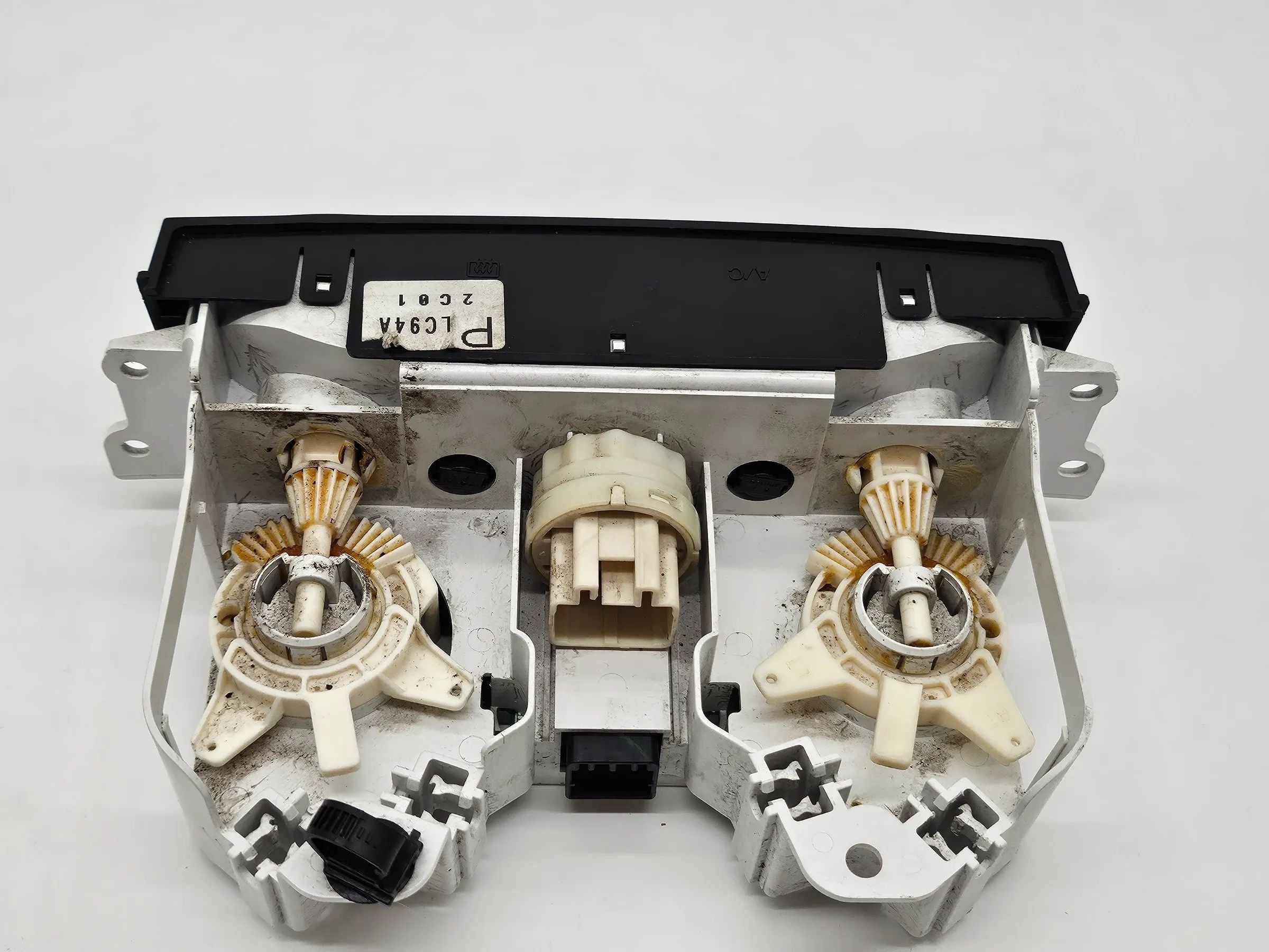 Oryginalny panel sterowania klimatyzacją Mazda MPV II PLC94A2C01