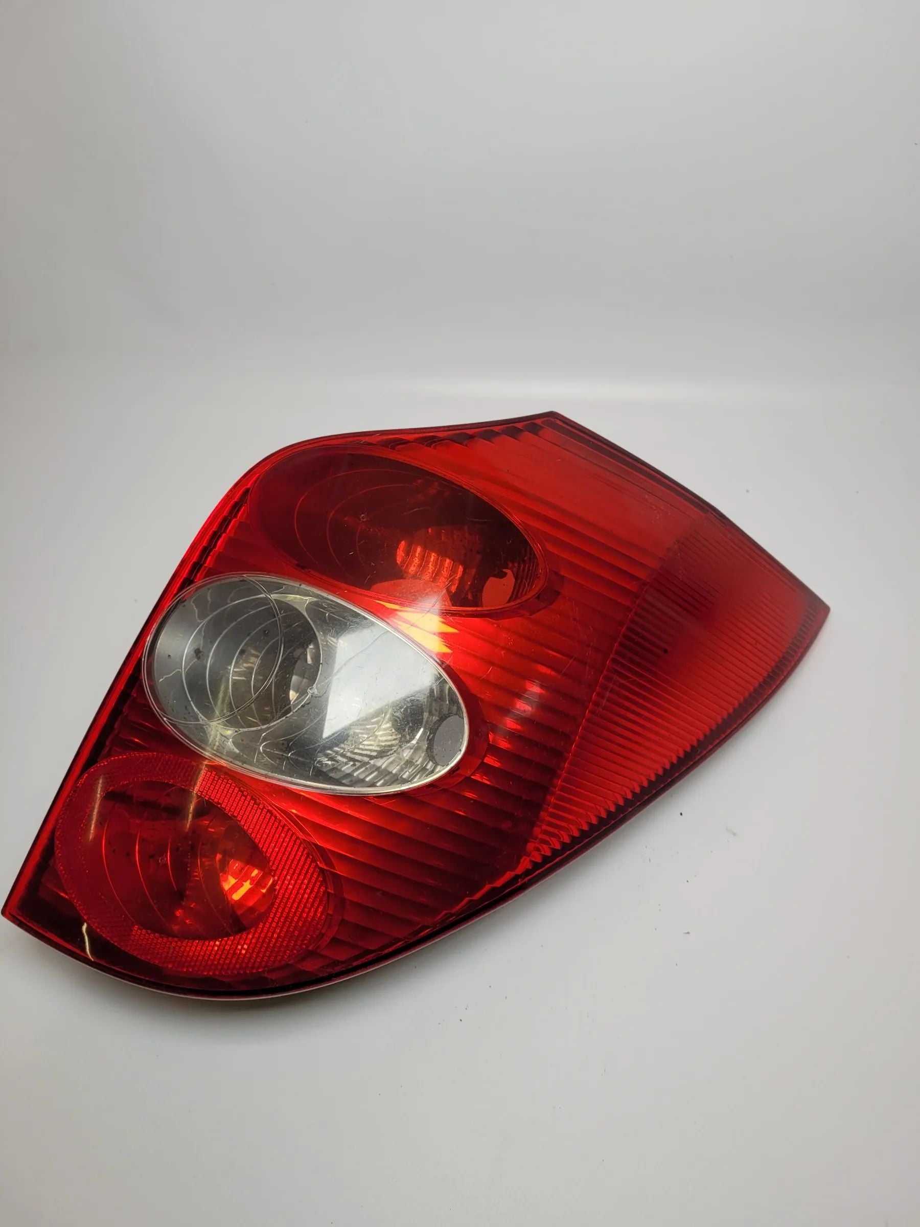 Oryginalna tylna lampa Renault Laguna II Grandtour (KG0/1) 8200002472