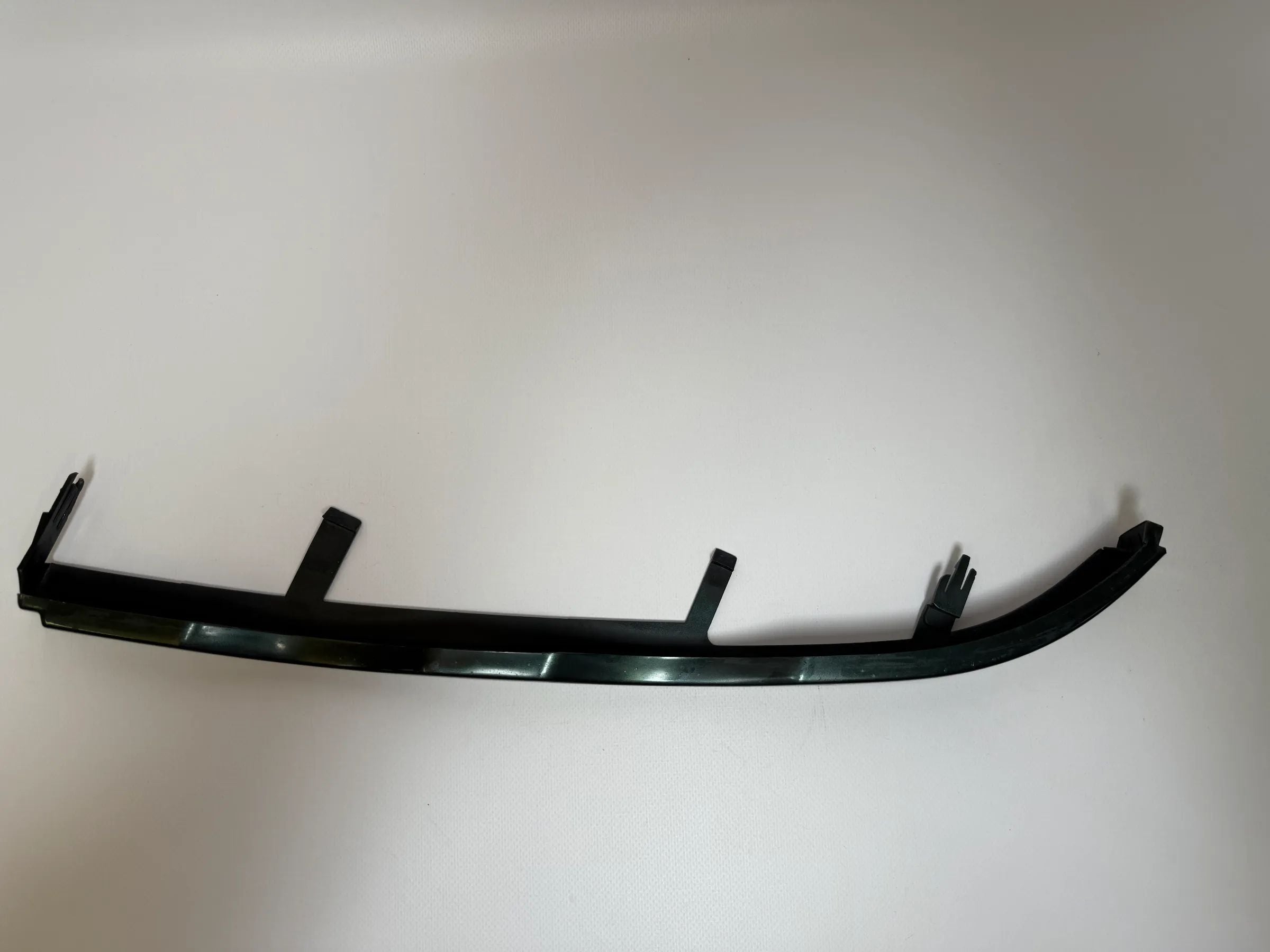 Oryginalna listwa ozdobna BMW 3er E46 osłona reflektora lewa zielona 51.13-8208481